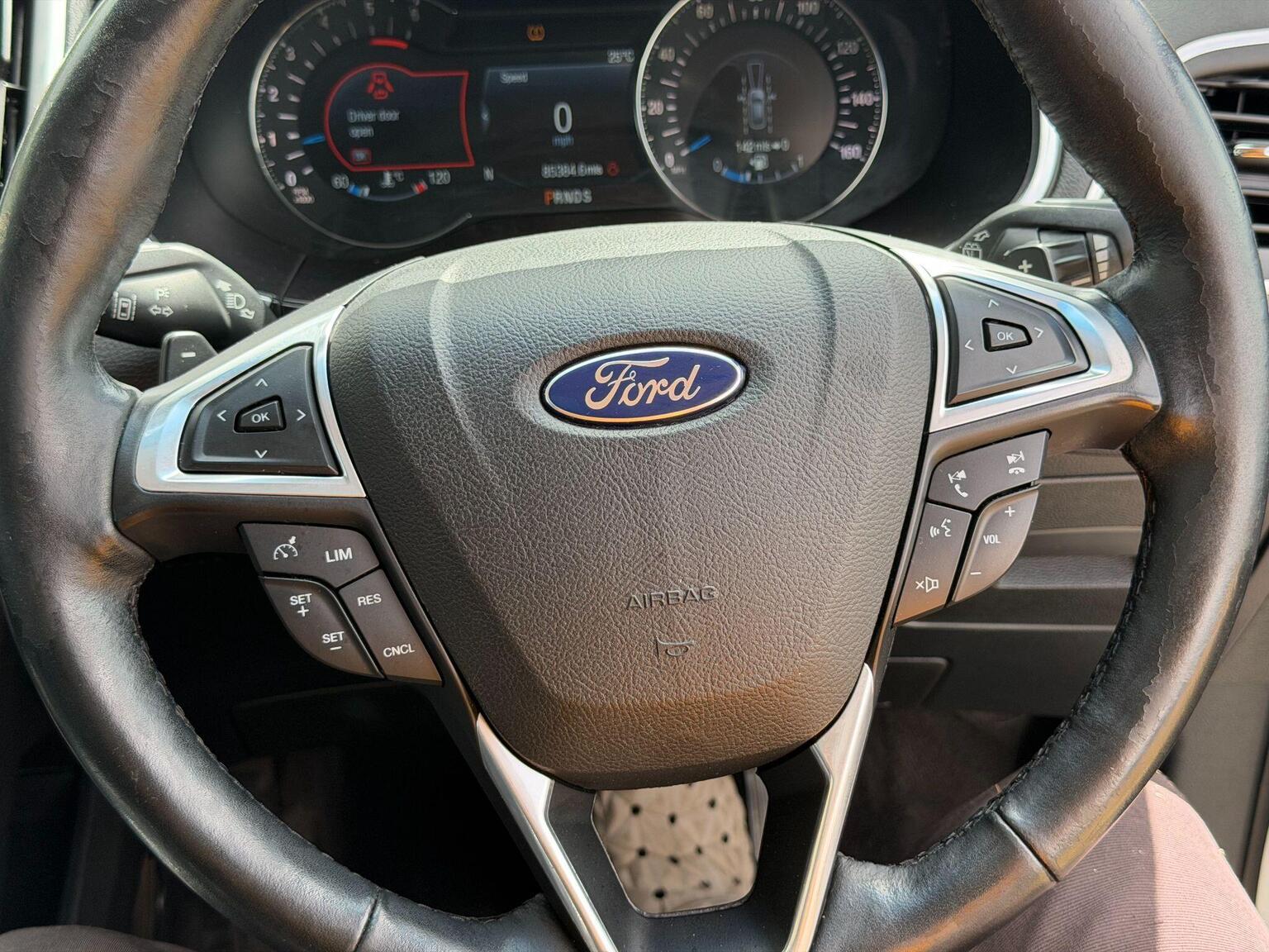 2018 Ford Edge image 44
