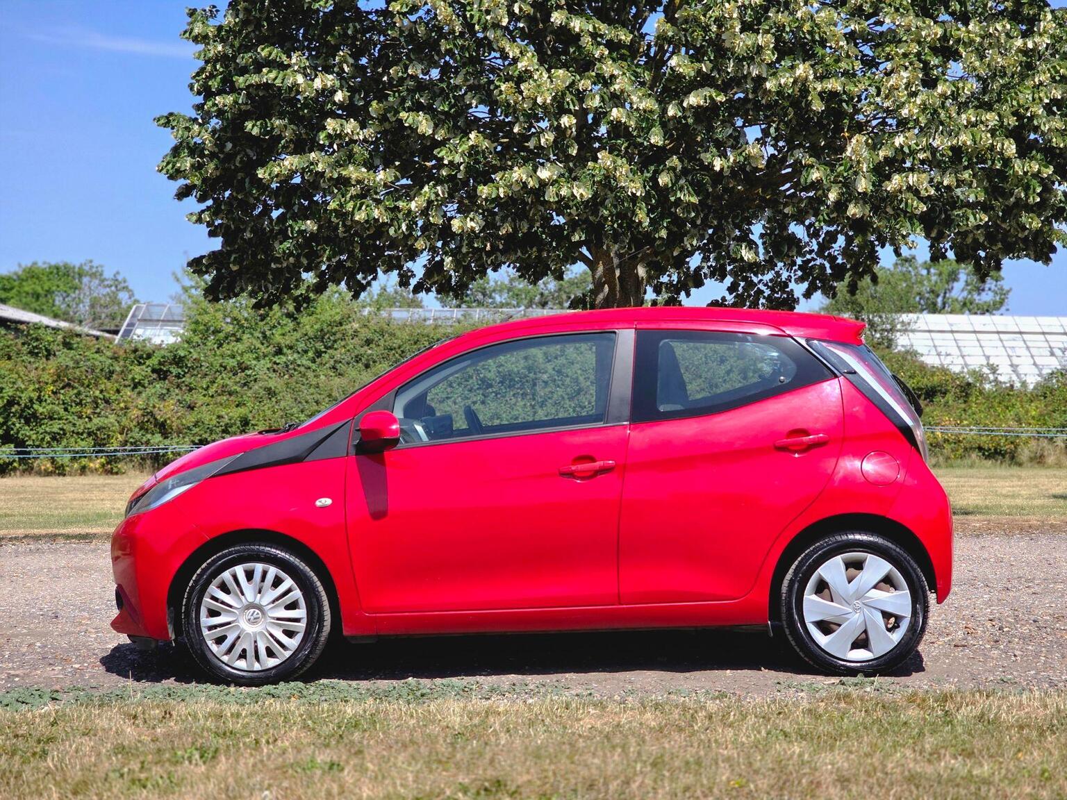 2015 Toyota AYGO image 16