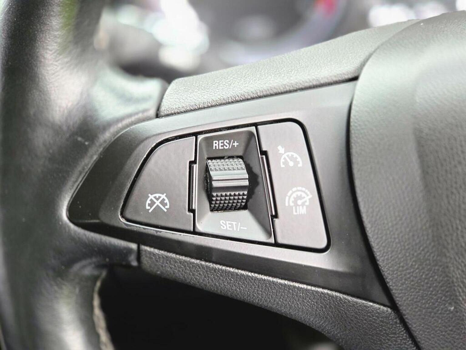 2016 Vauxhall Astra image 42