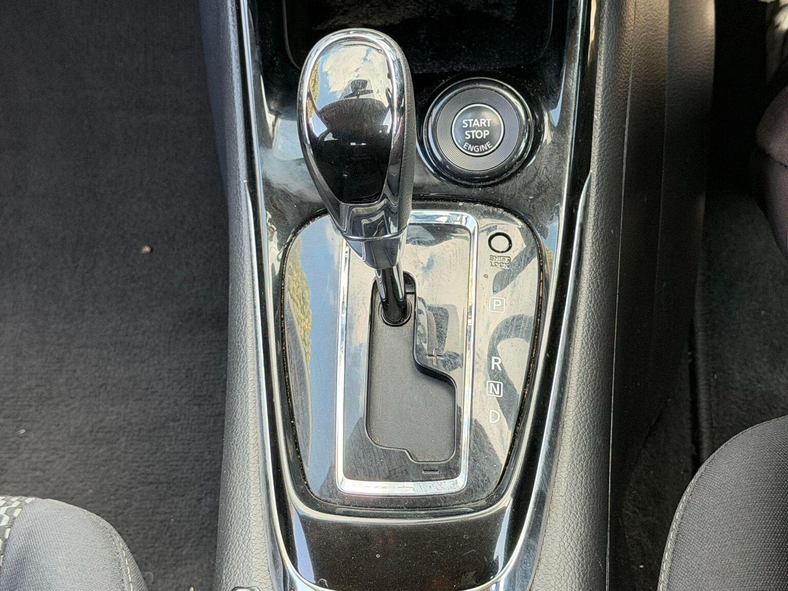 2016 Nissan Pulsar image 43