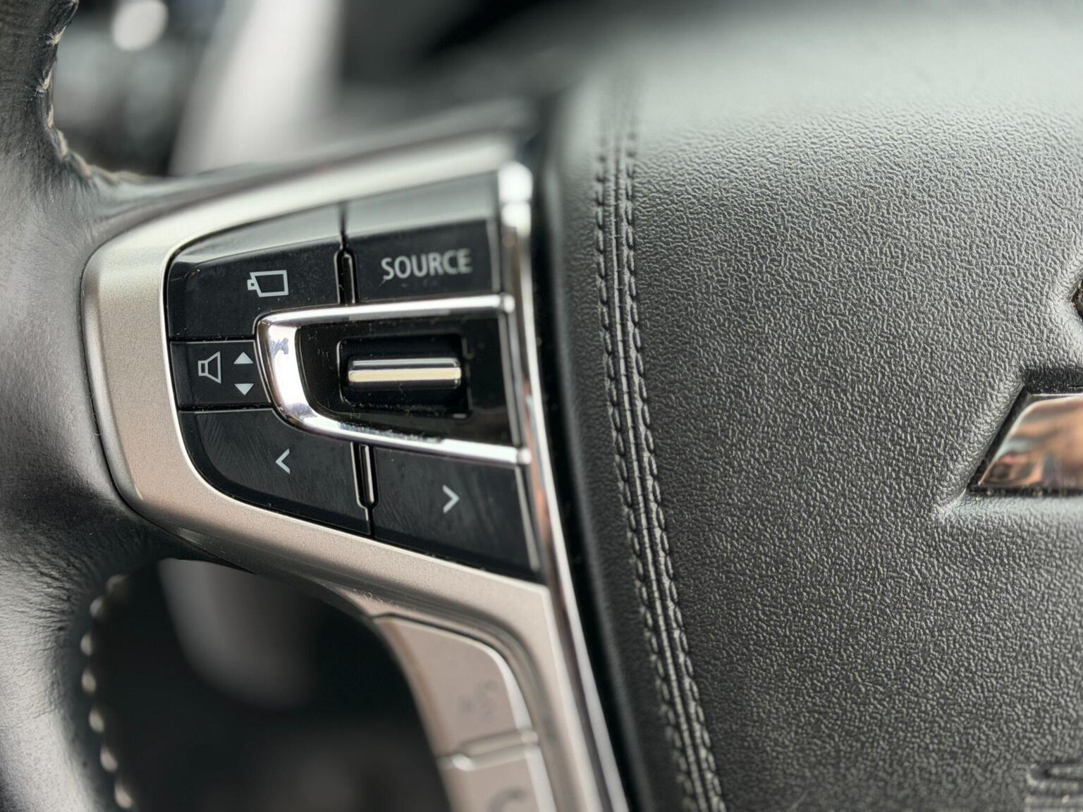 2018 Mitsubishi Outlander image 35
