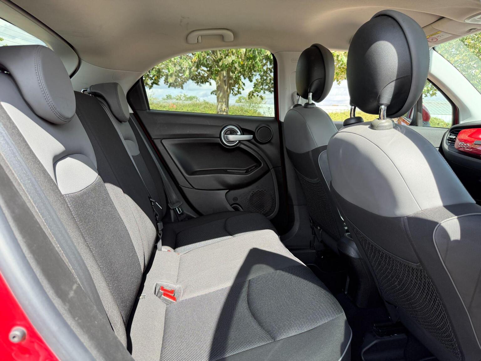 2016 Fiat 500X image 22