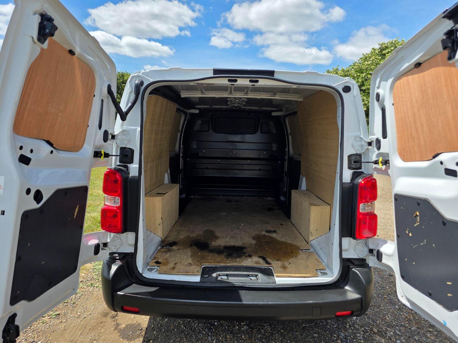 2022 Vauxhall Vivaro image 46