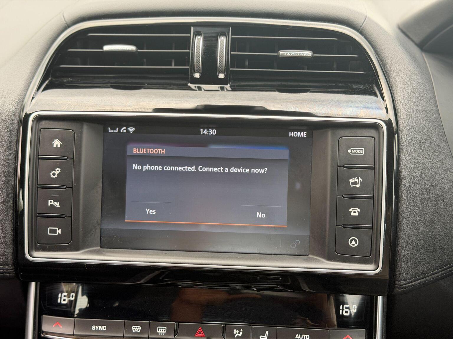 2016 Jaguar XE image 41