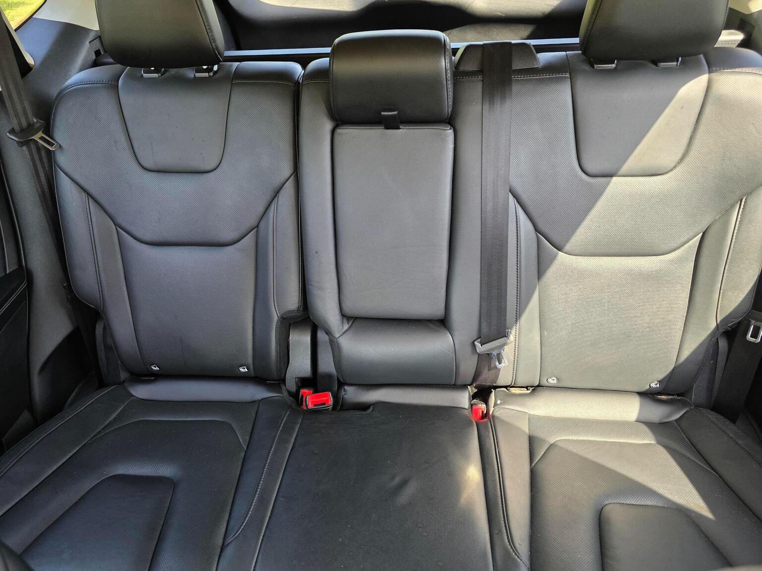 2017 Ford Edge image 26