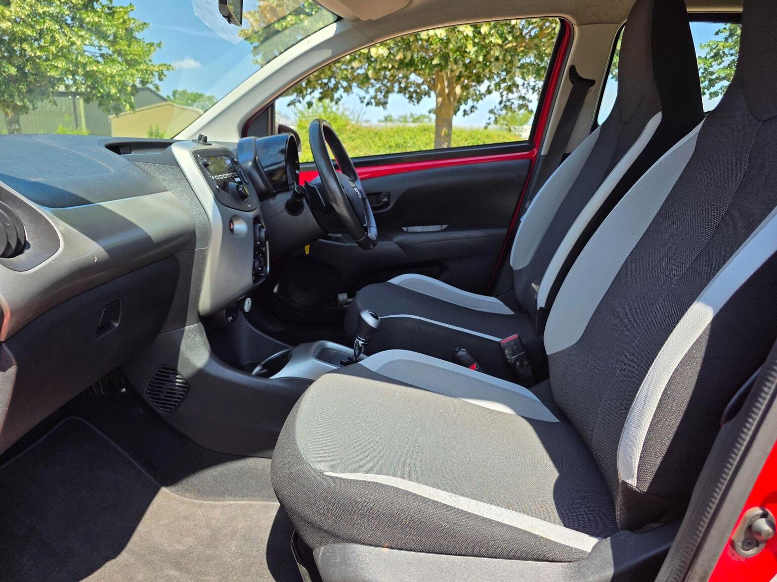 2015 Toyota AYGO image 27