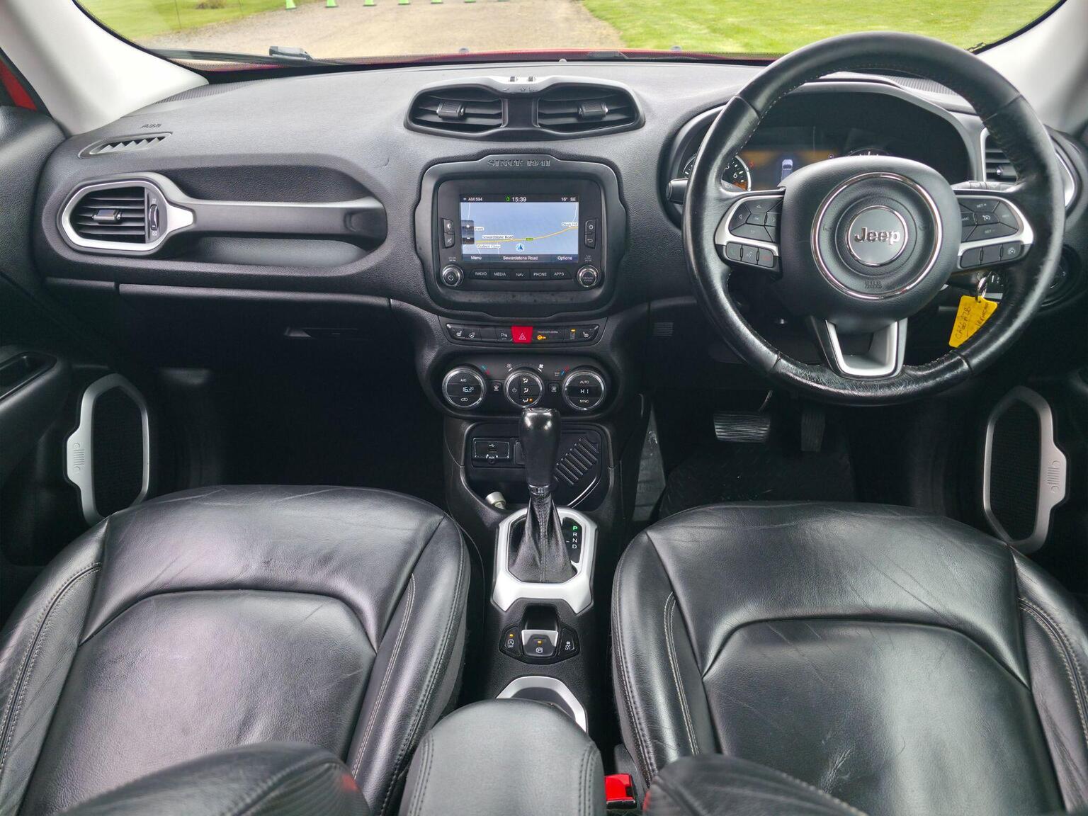 2017 Jeep Renegade image 30
