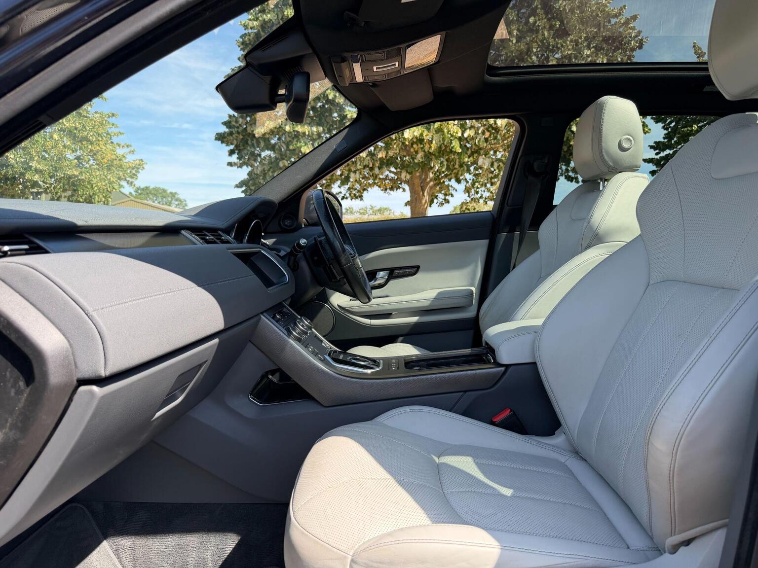 2017 Land Rover Range Rover Evoque image 26