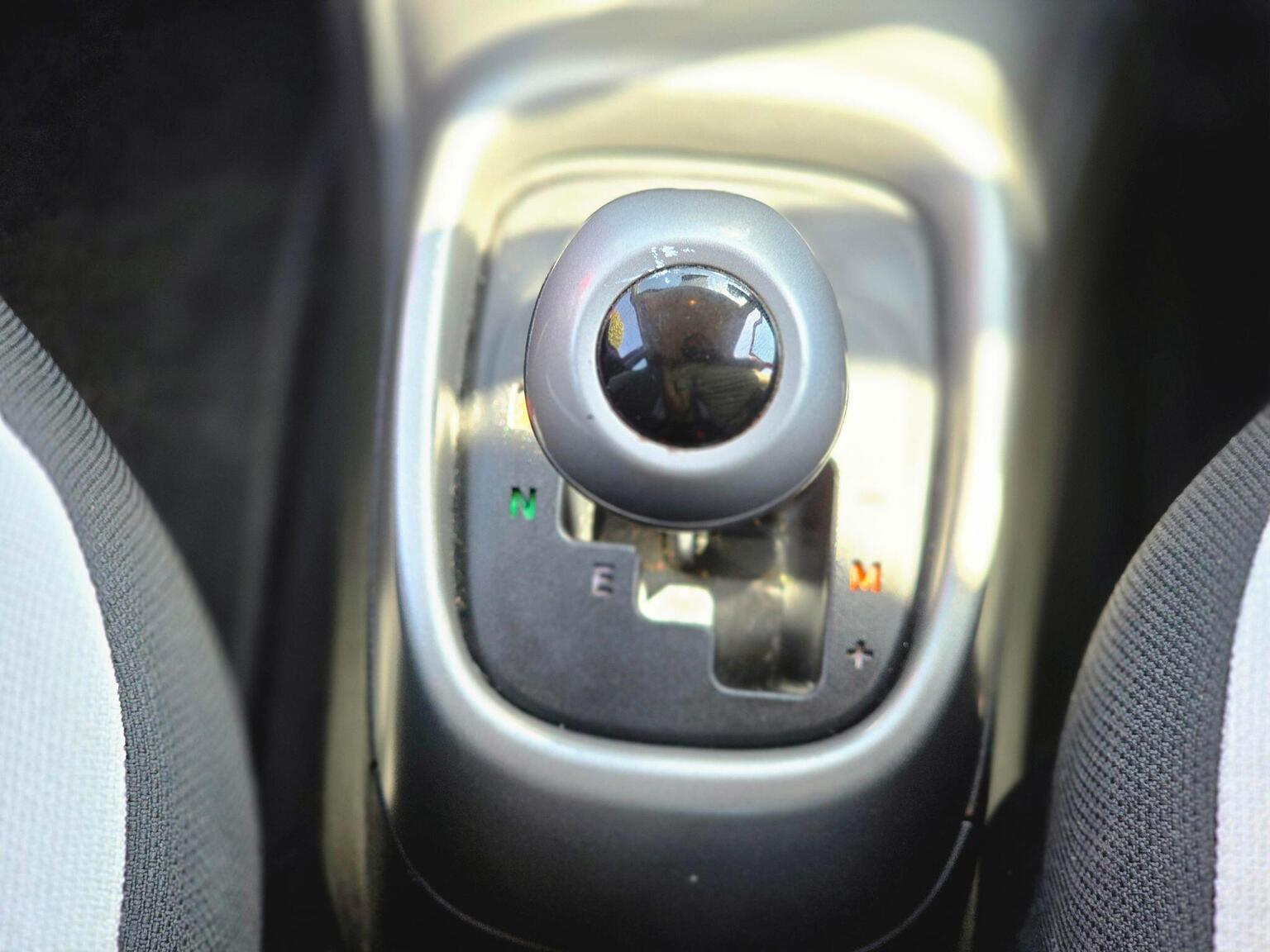 2015 Toyota AYGO image 40