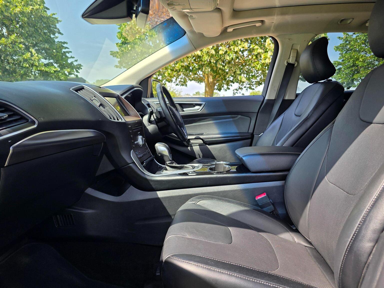 2017 Ford Edge image 22