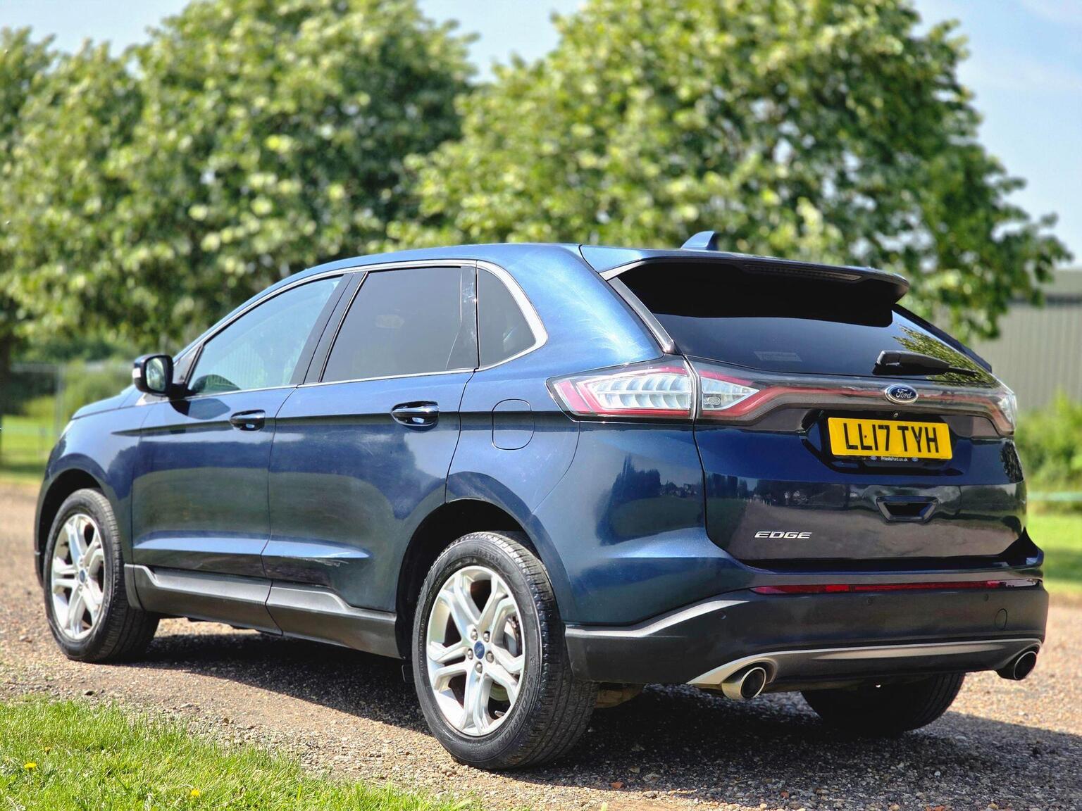 2017 Ford Edge image 11