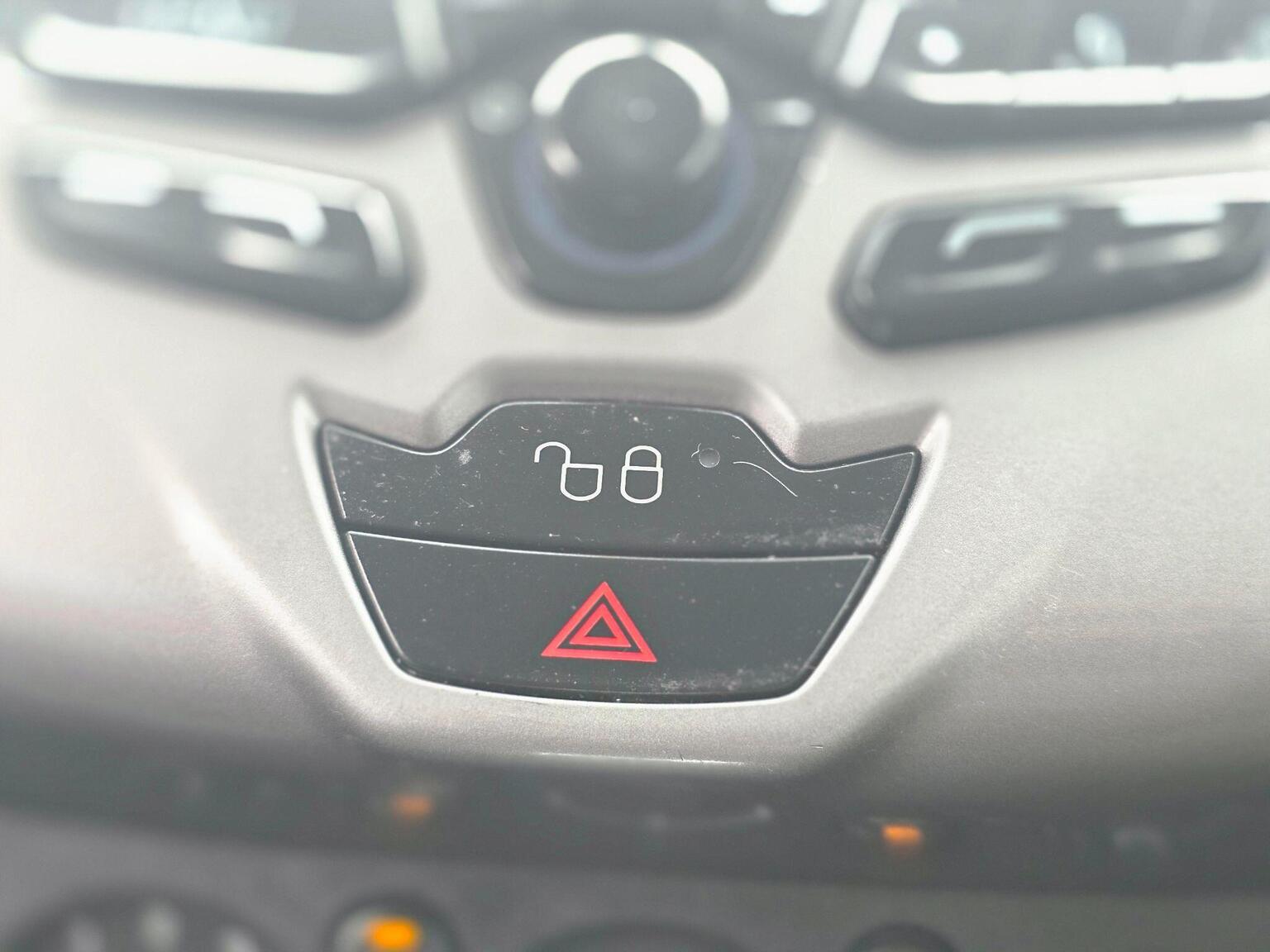 2017 Ford Grand Tourneo Connect image 32
