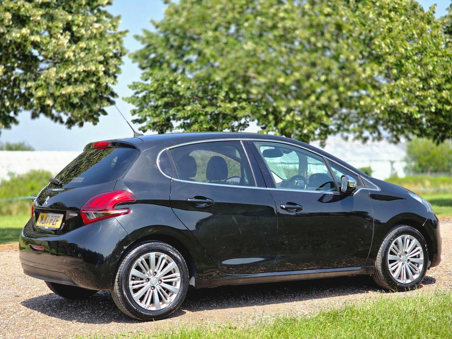 2017 Peugeot 208 image 4