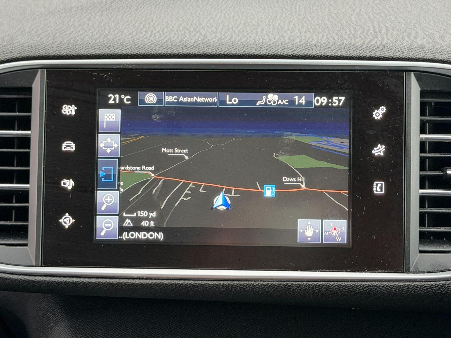 2017 Peugeot 308 image 43