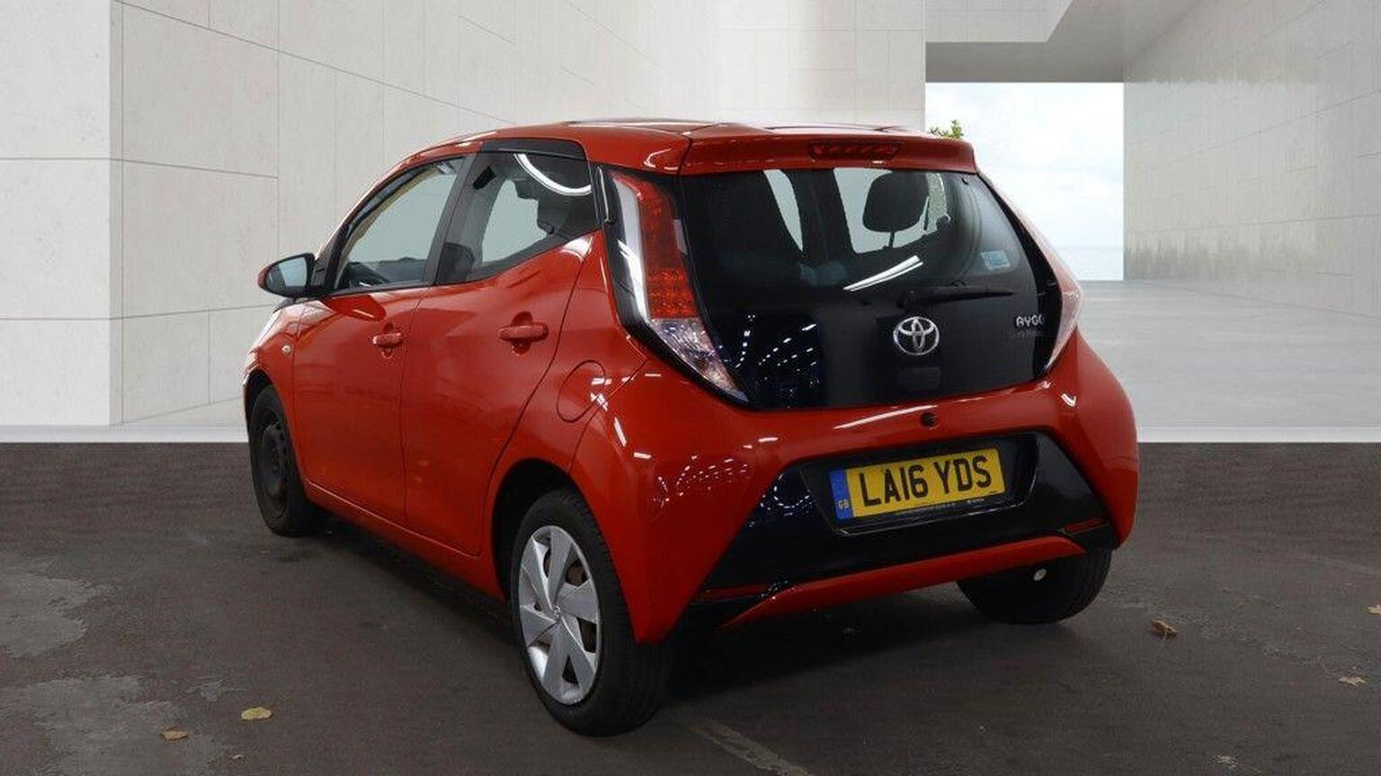 2016 Toyota AYGO image 6
