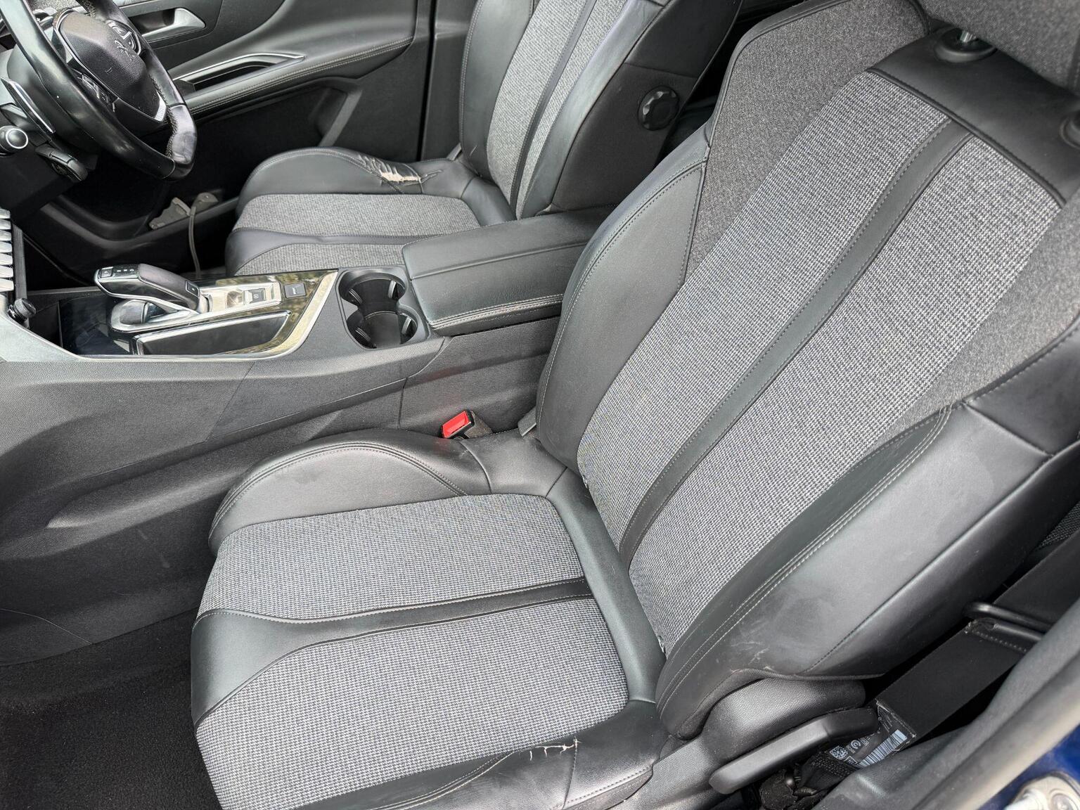 2018 Peugeot 3008 image 30