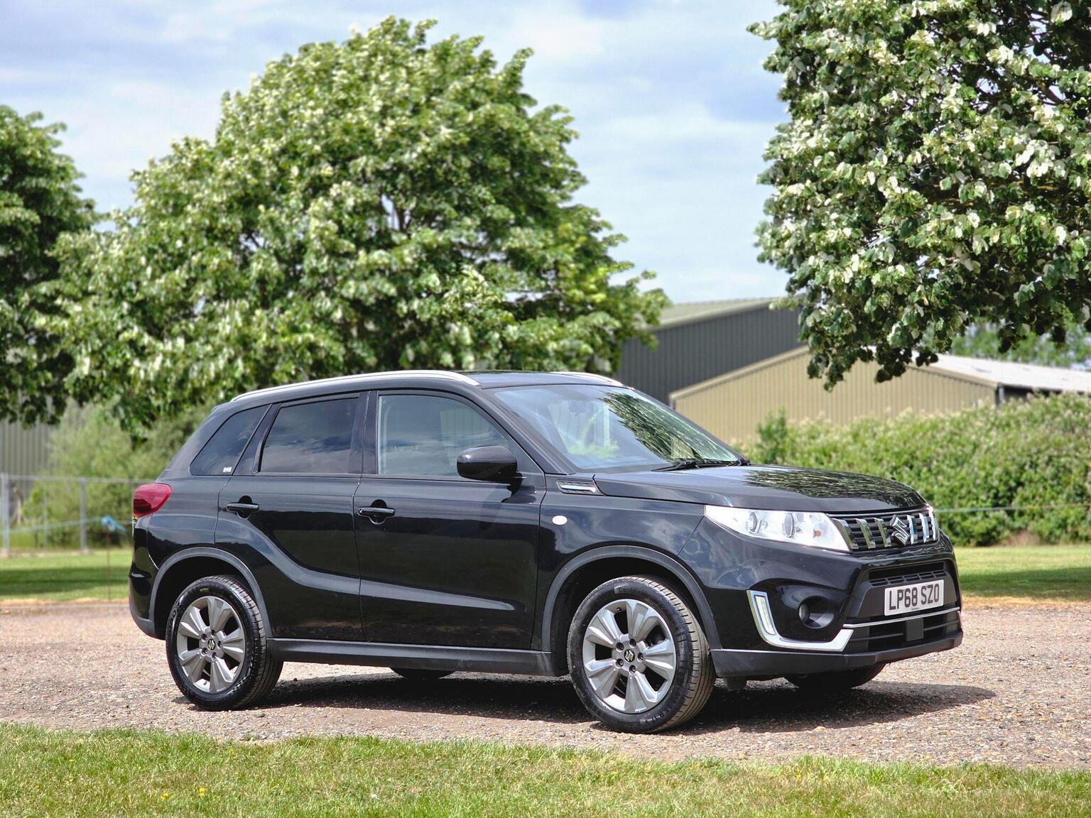 2019 Suzuki Vitara image 2