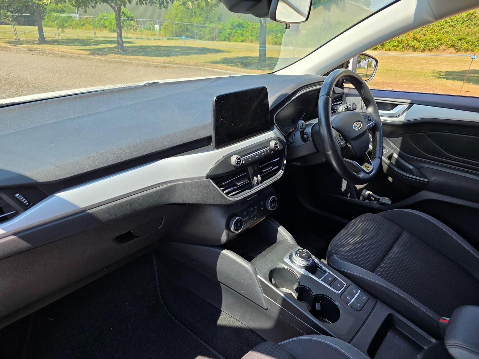 2020 Ford Focus image 31