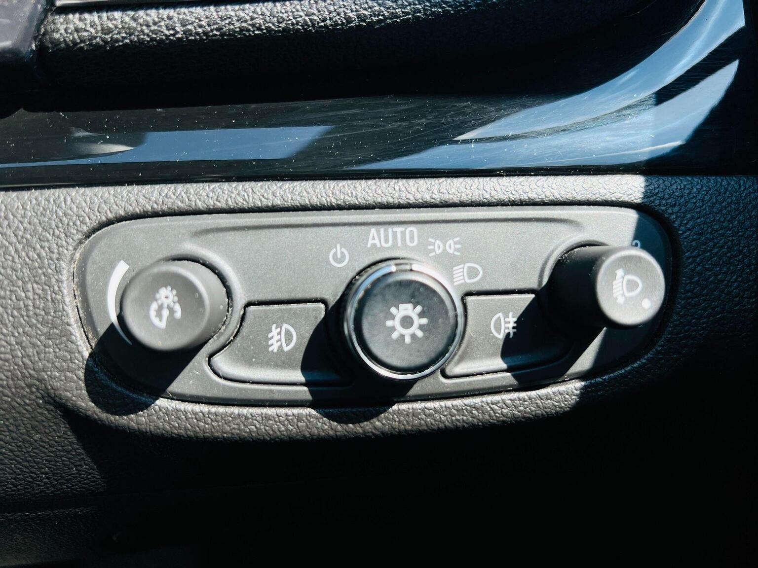 2018 Vauxhall Mokka X image 32
