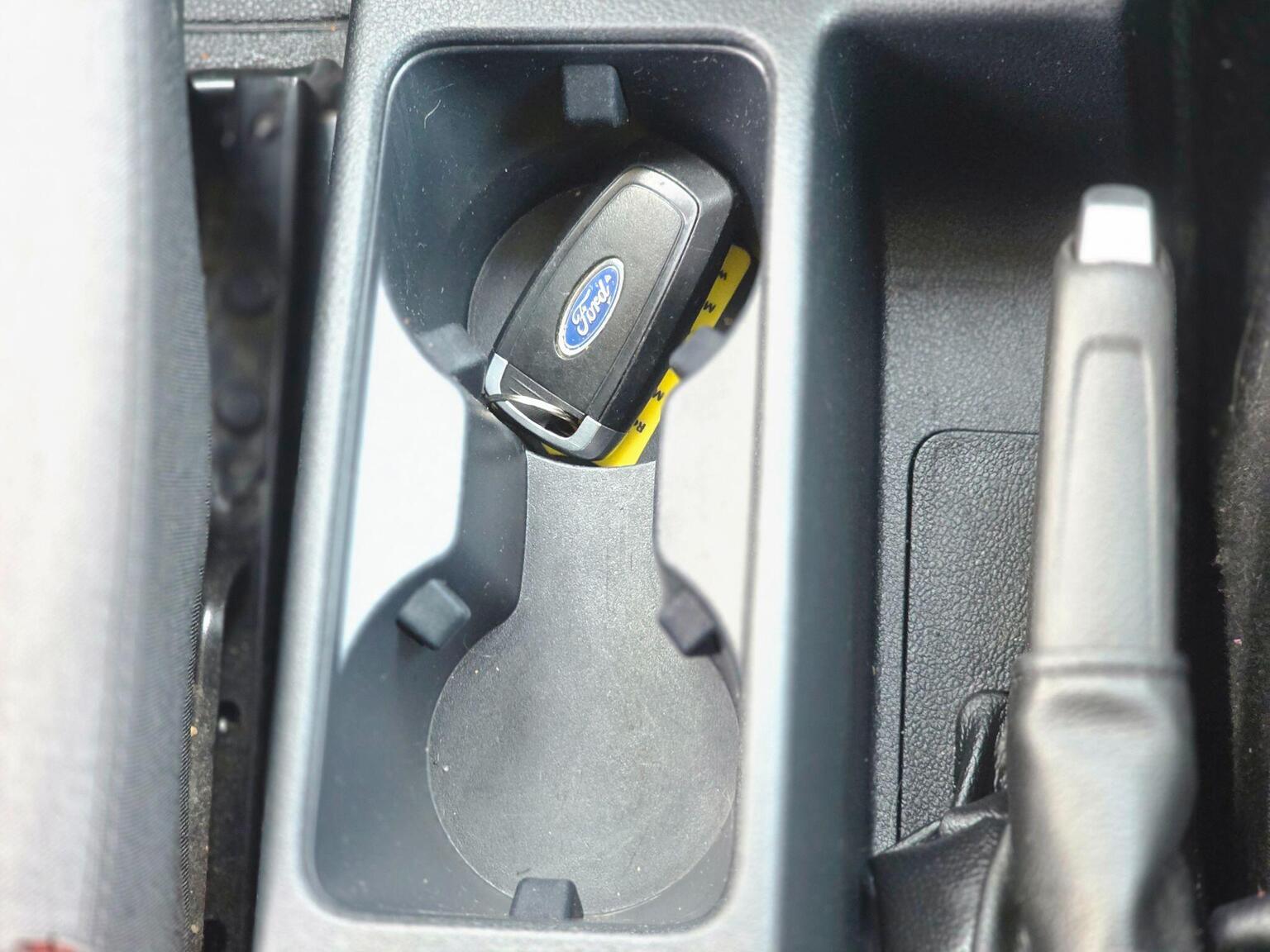 2020 Ford Transit Connect image 38