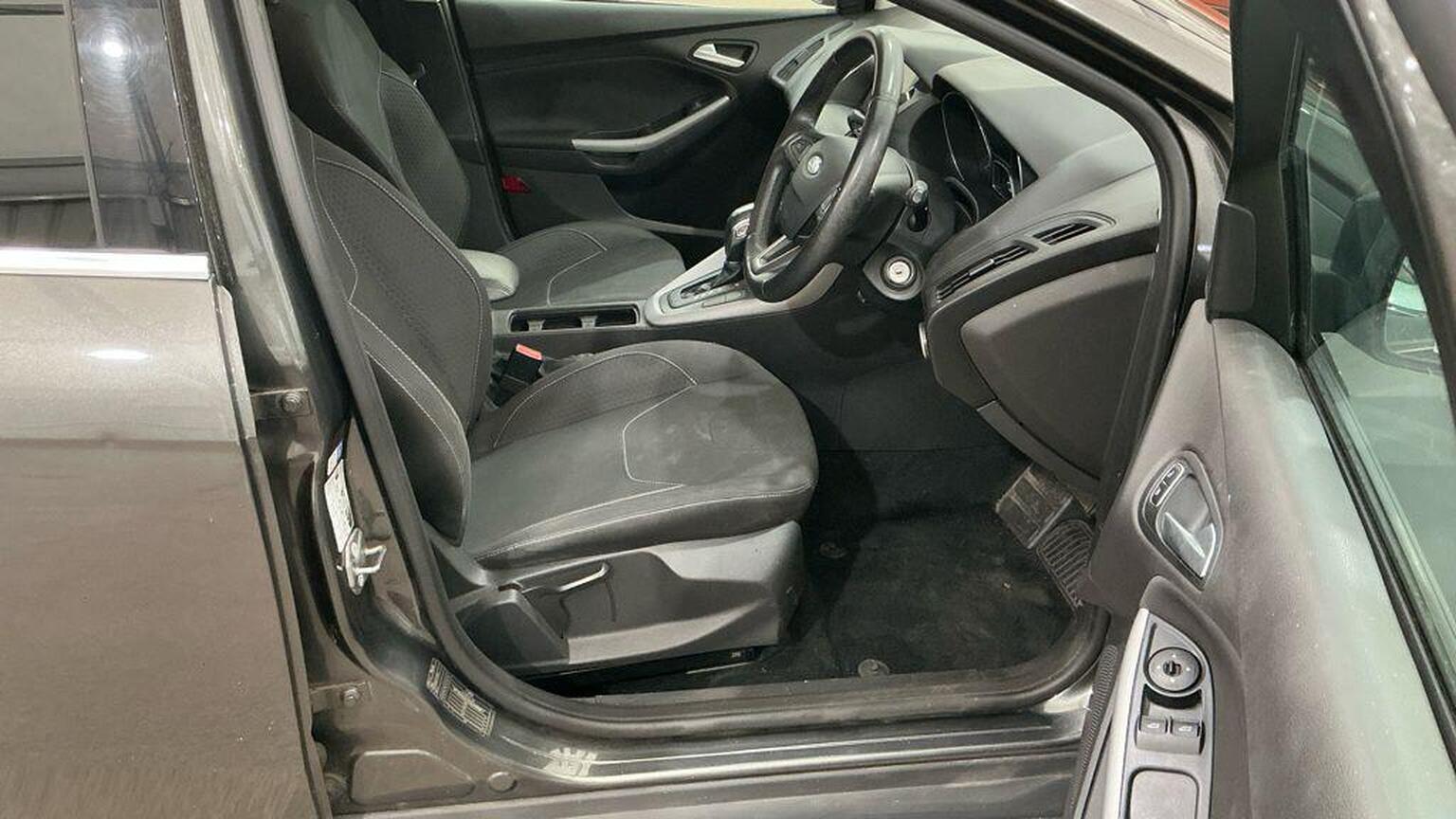 2016 Ford Focus image 12