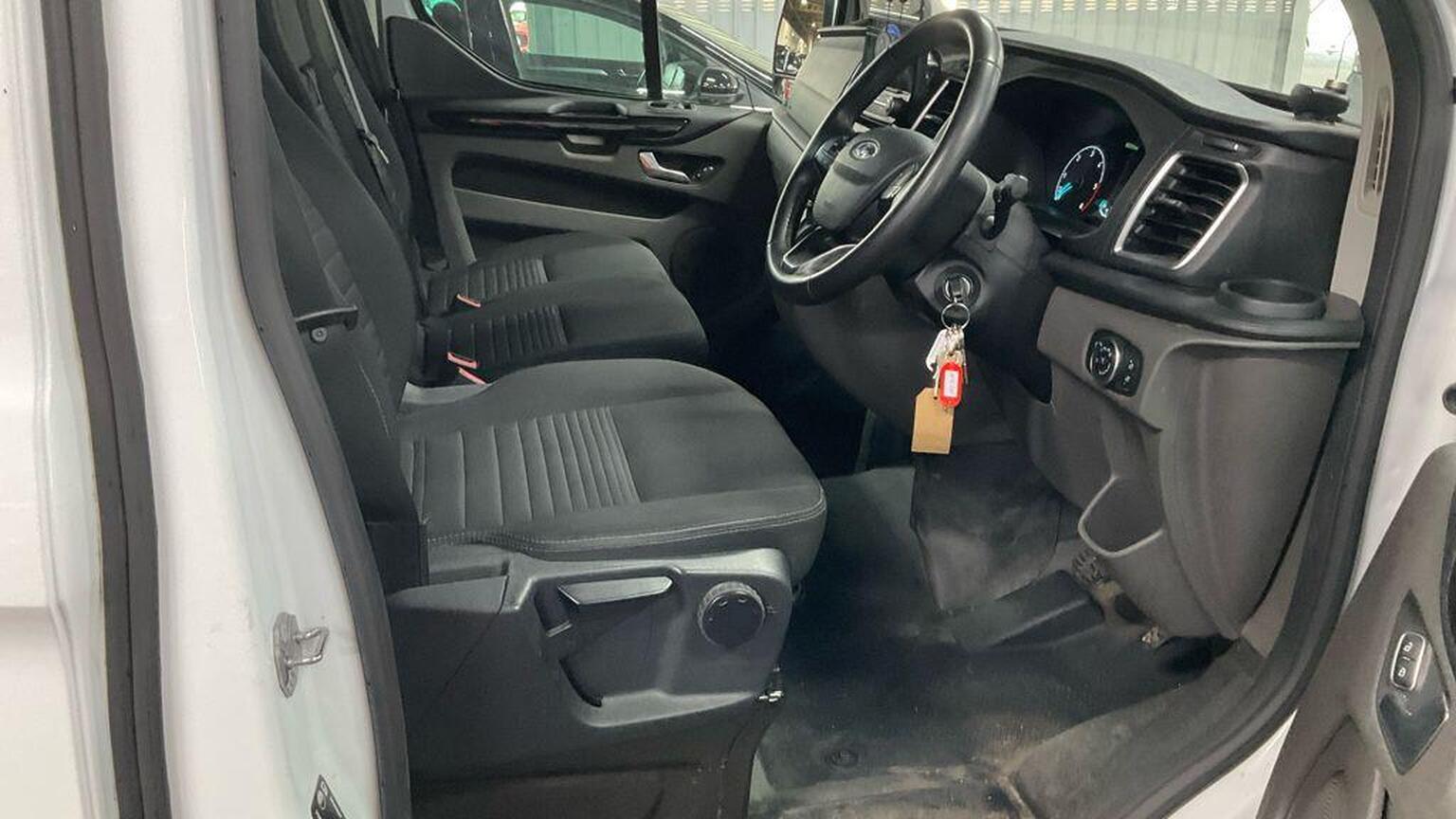 2022 Ford Transit Custom image 9