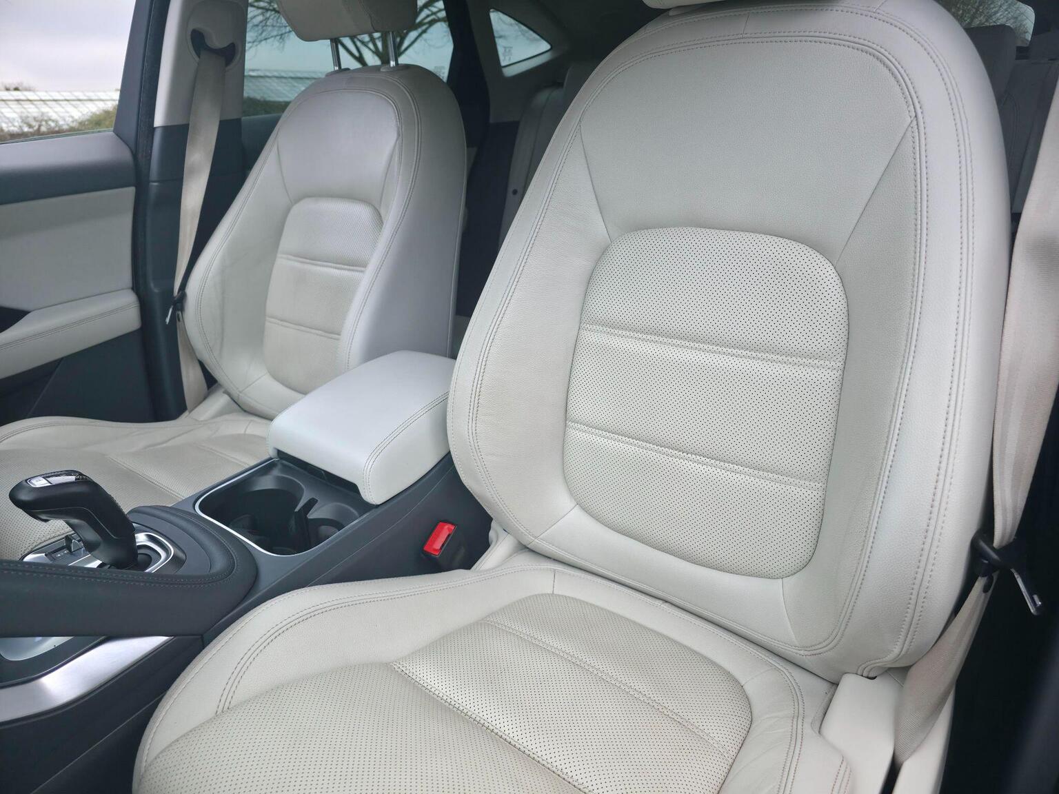 2018 Jaguar E-PACE image 31