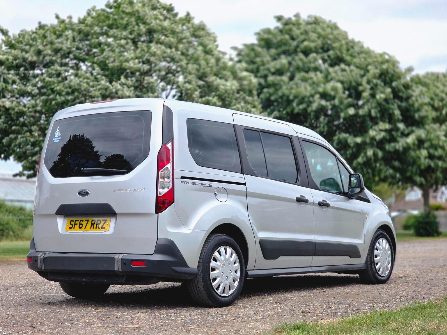 2017 Ford Grand Tourneo Connect image 7