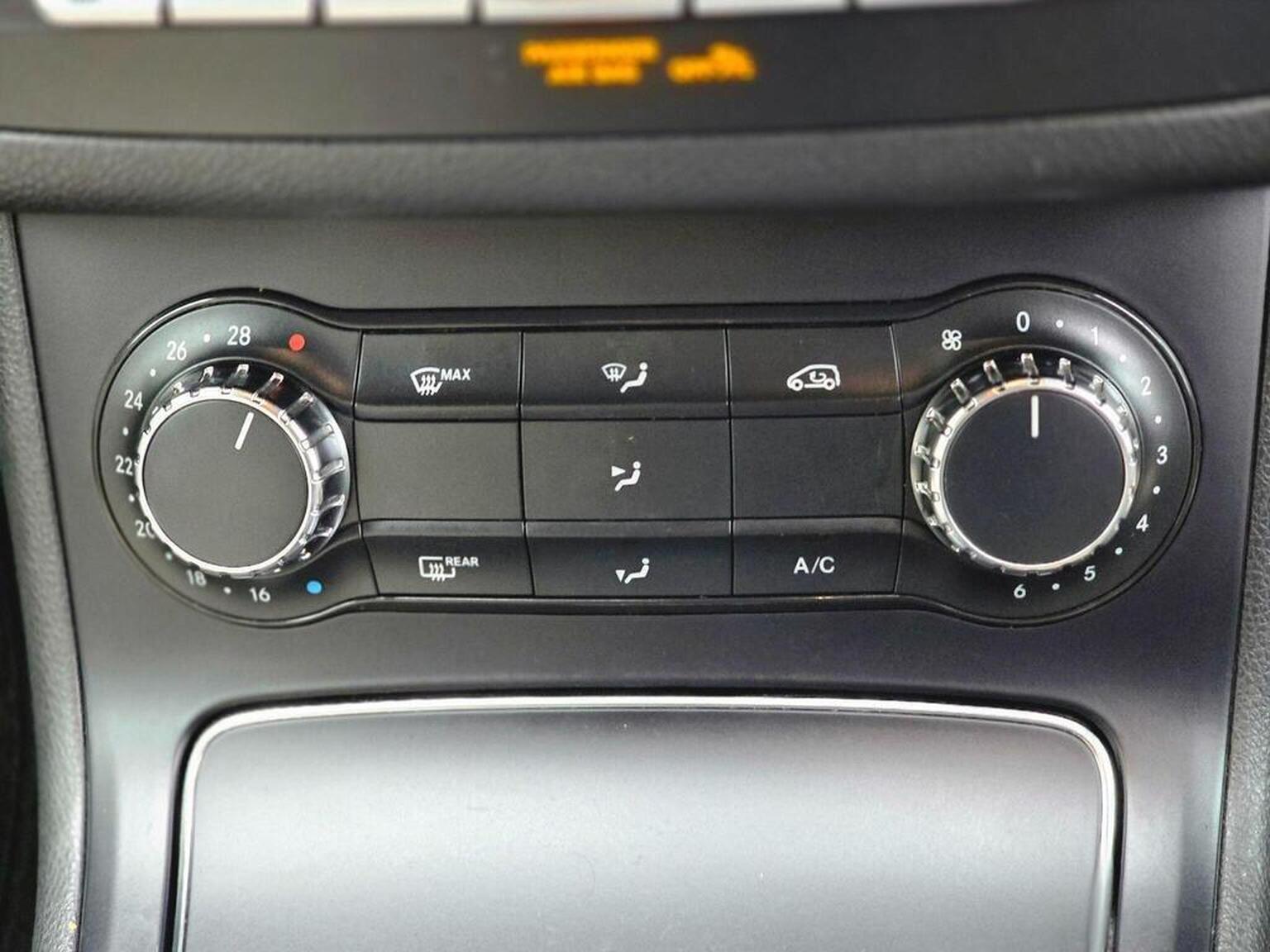 2016 Mercedes-Benz B Class image 38