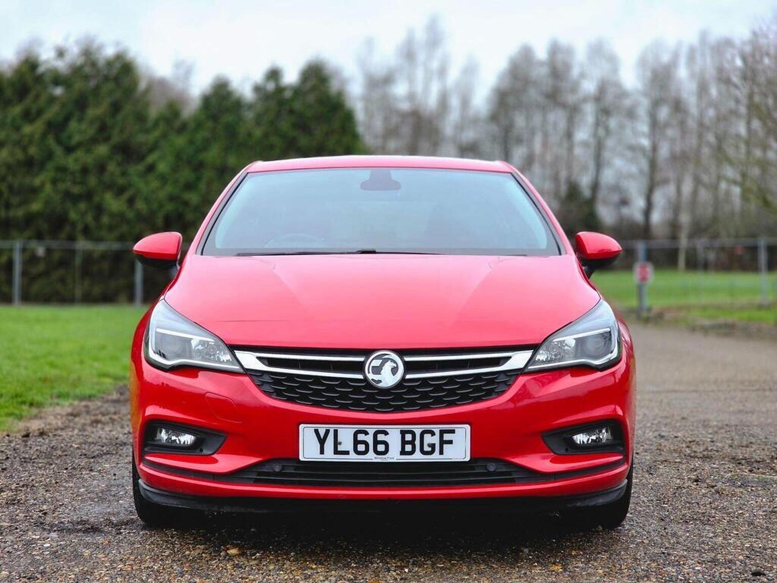 2016 Vauxhall Astra image 18