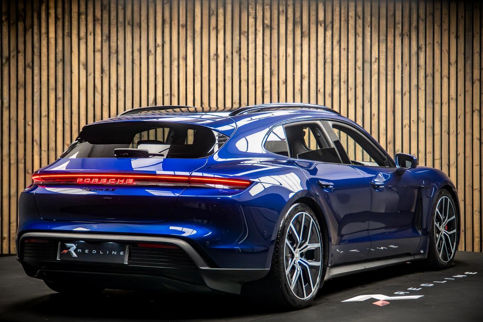 2024 Porsche Taycan Performance 4S Sport Turismo — photograph 4