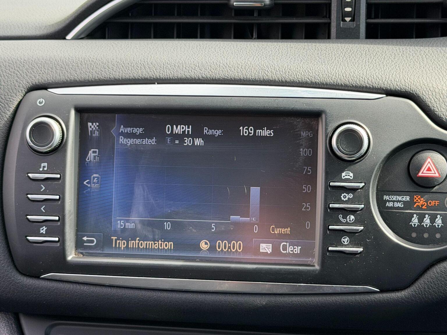 2017 Toyota Yaris image 39