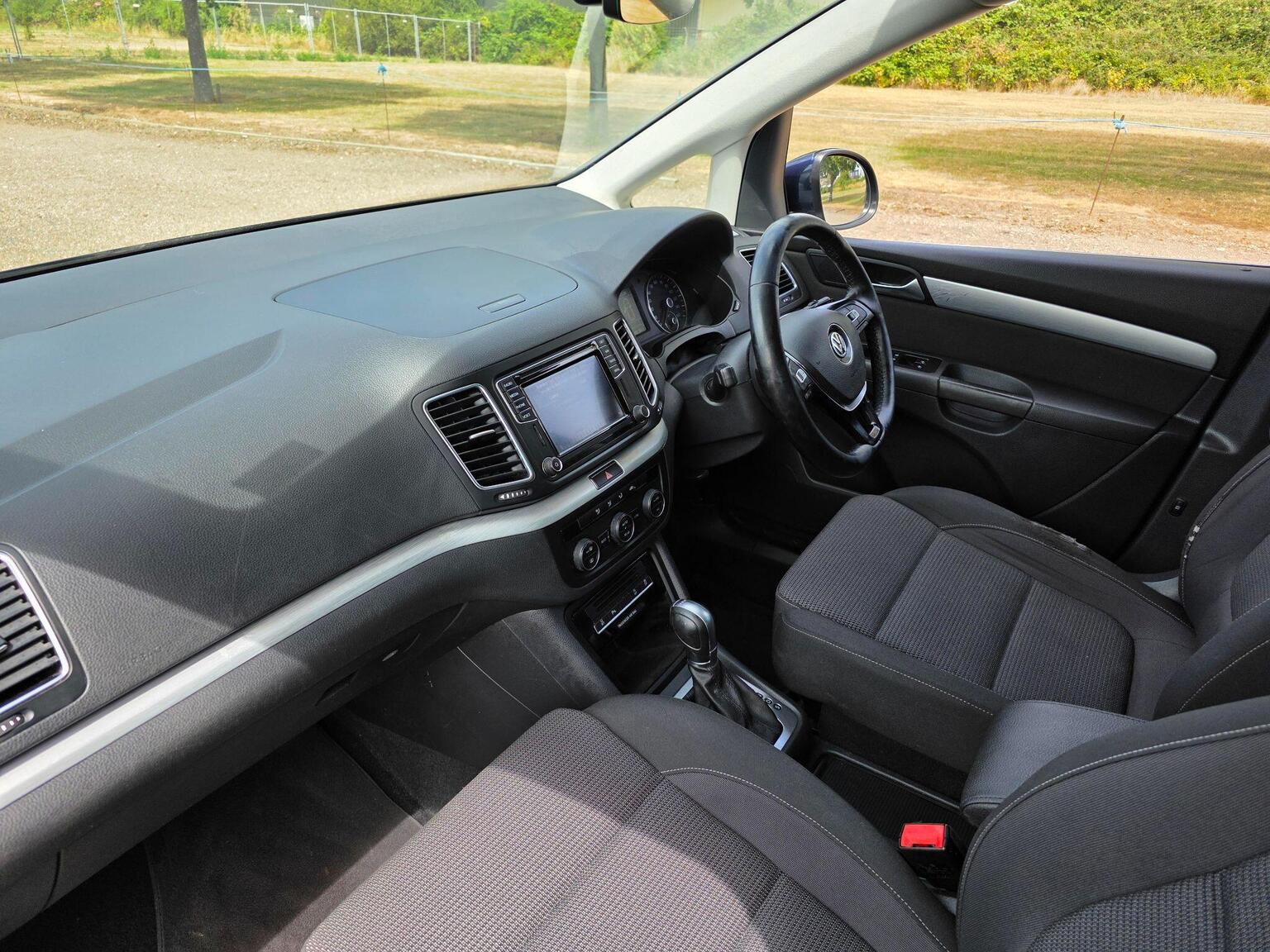 2017 Volkswagen Sharan image 30
