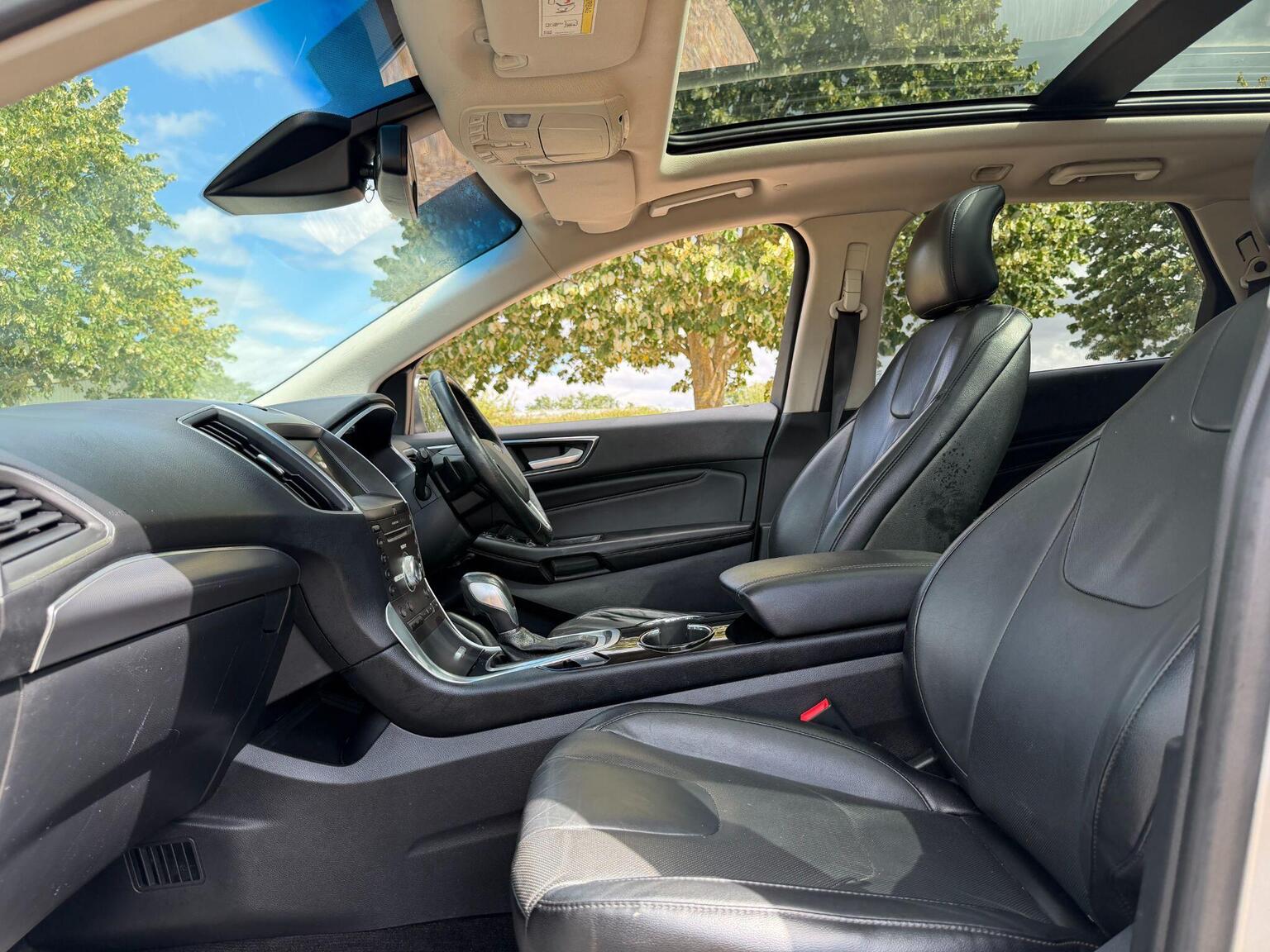 2018 Ford Edge image 28