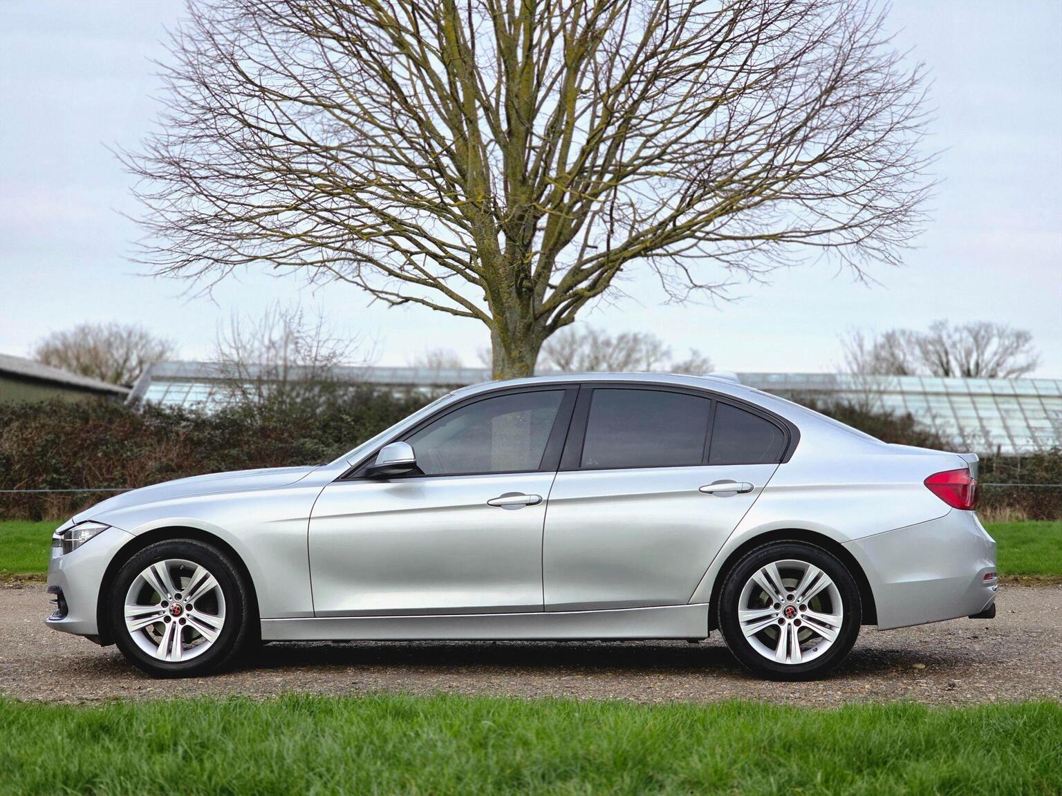 2017 BMW 3 Series image 13