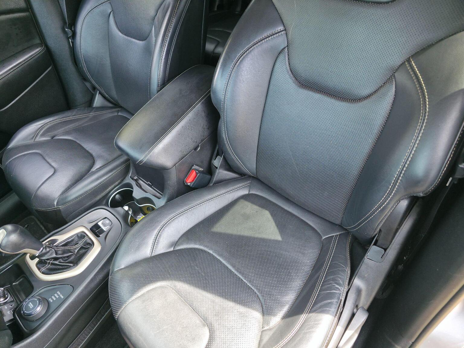 2016 Jeep Cherokee image 30