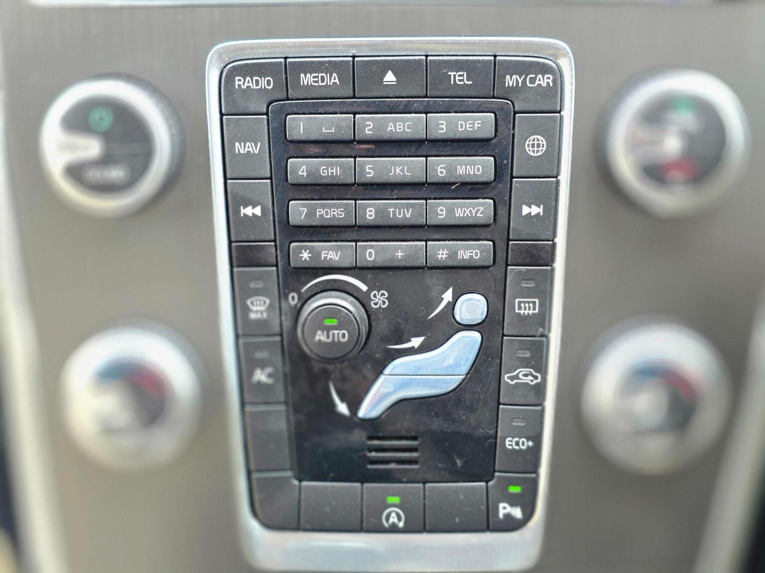 2015 Volvo XC60 image 49