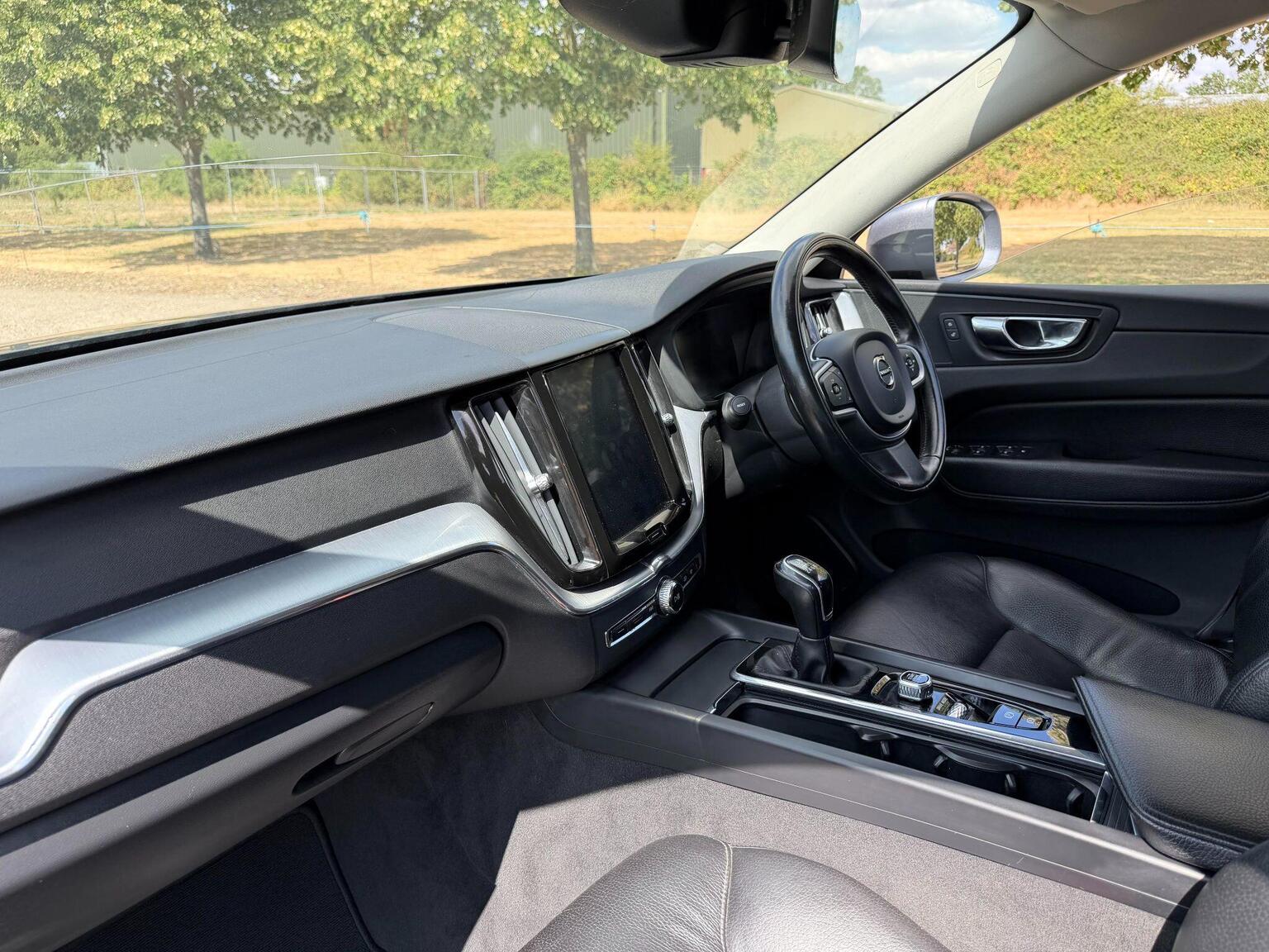 2018 Volvo XC60 image 27