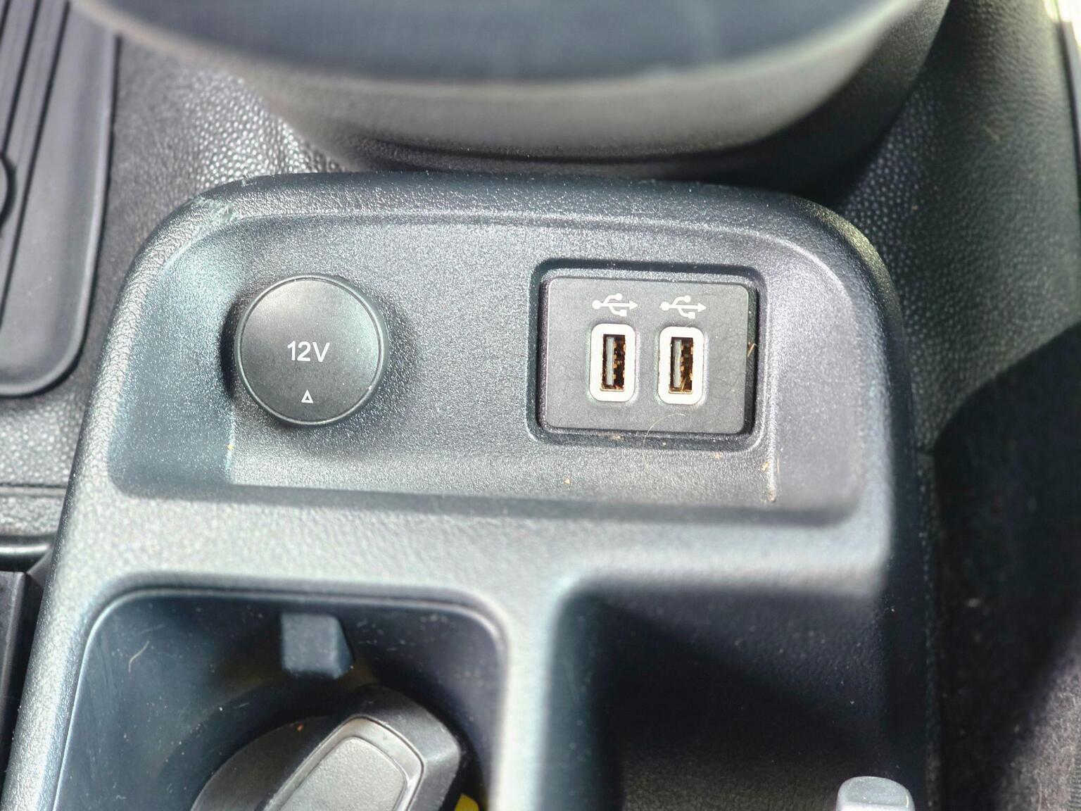 2020 Ford Transit Connect image 33