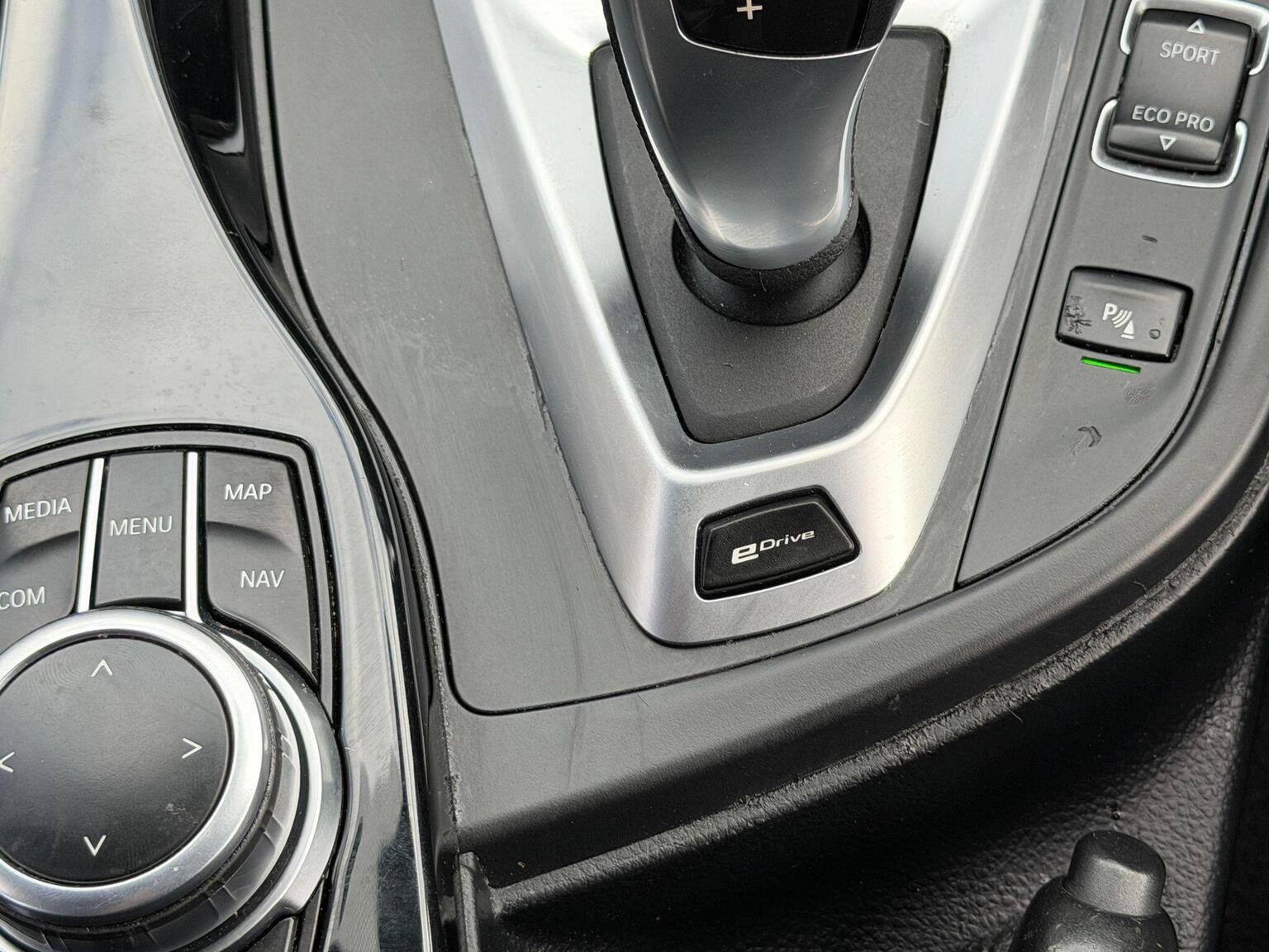 2018 BMW 3 Series image 34