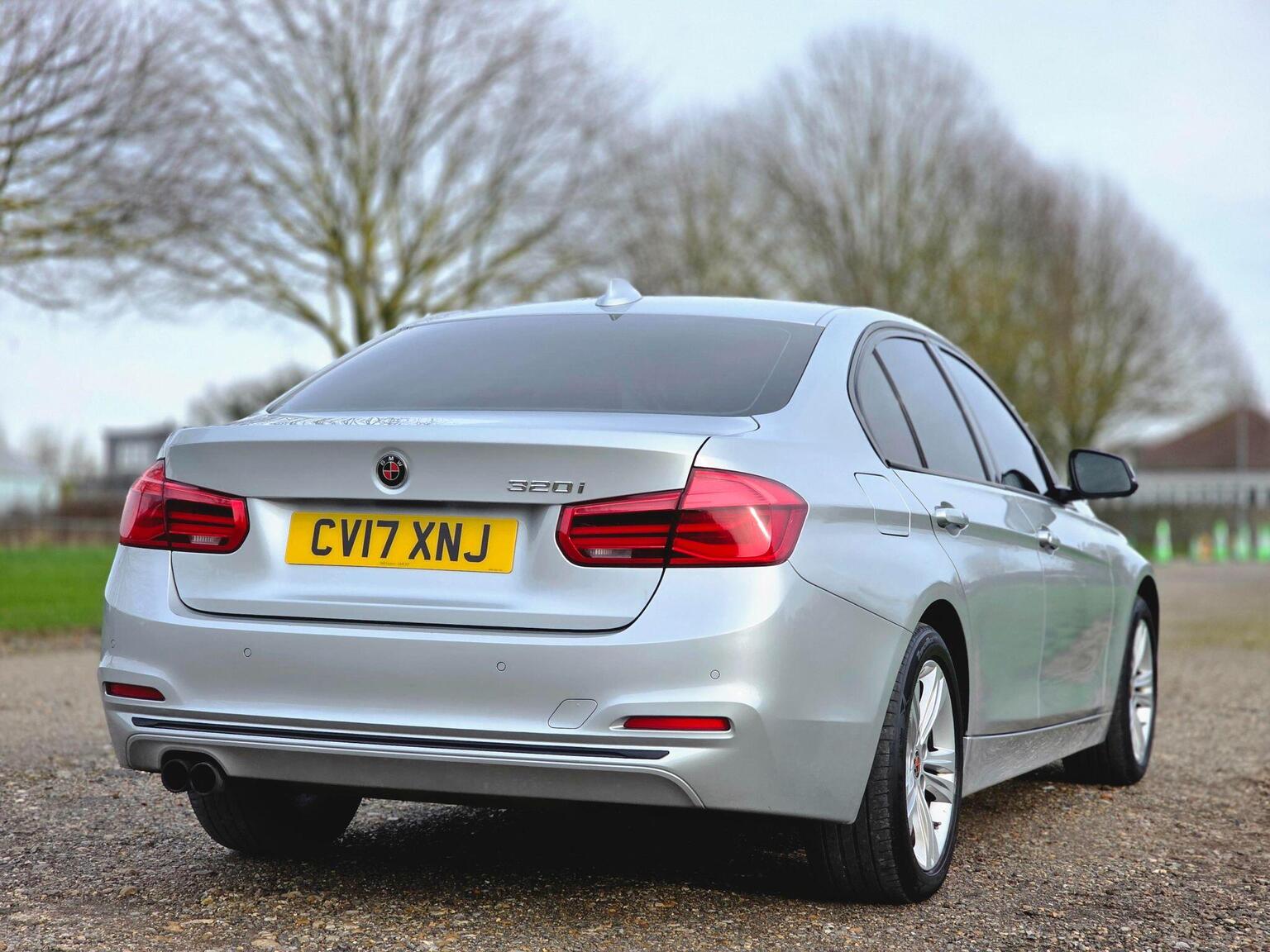 2017 BMW 3 Series image 7