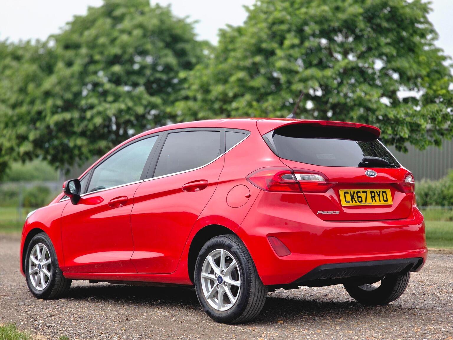 2017 Ford Fiesta image 11