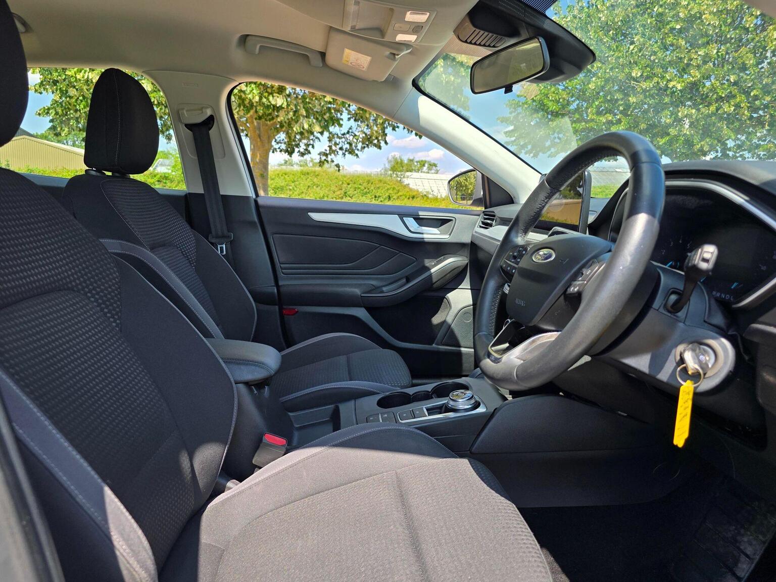 2020 Ford Focus image 24