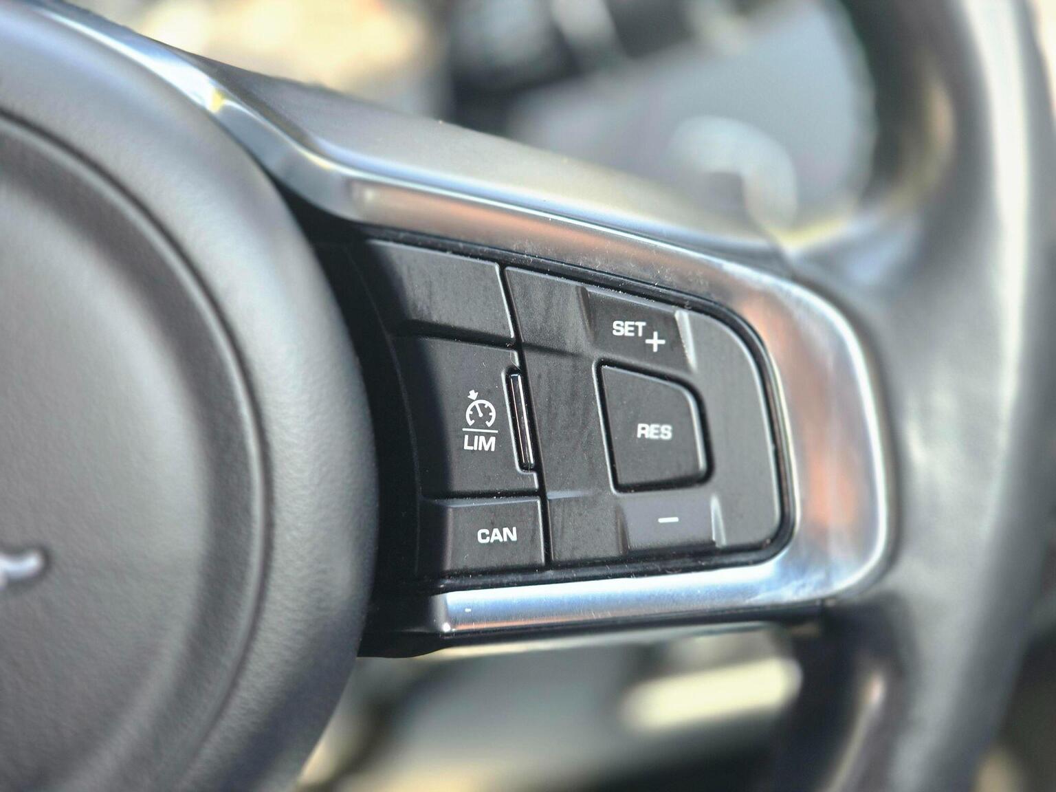 2018 Jaguar XE image 39