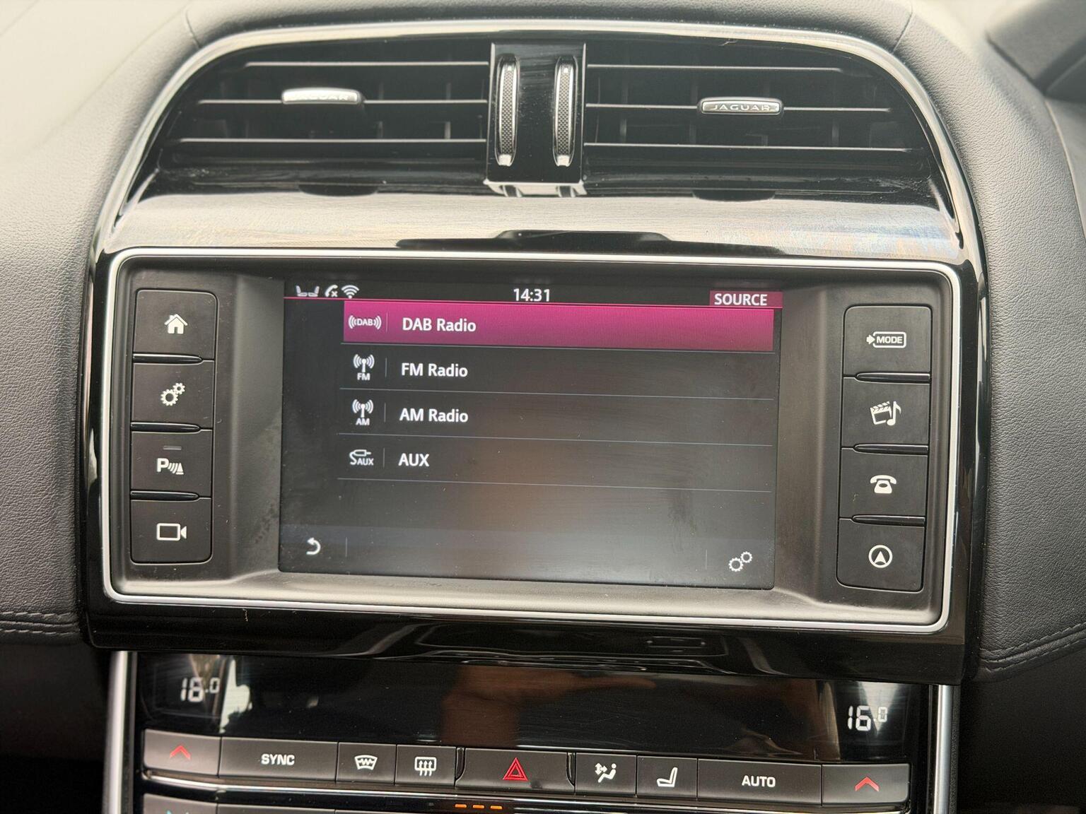 2016 Jaguar XE image 42
