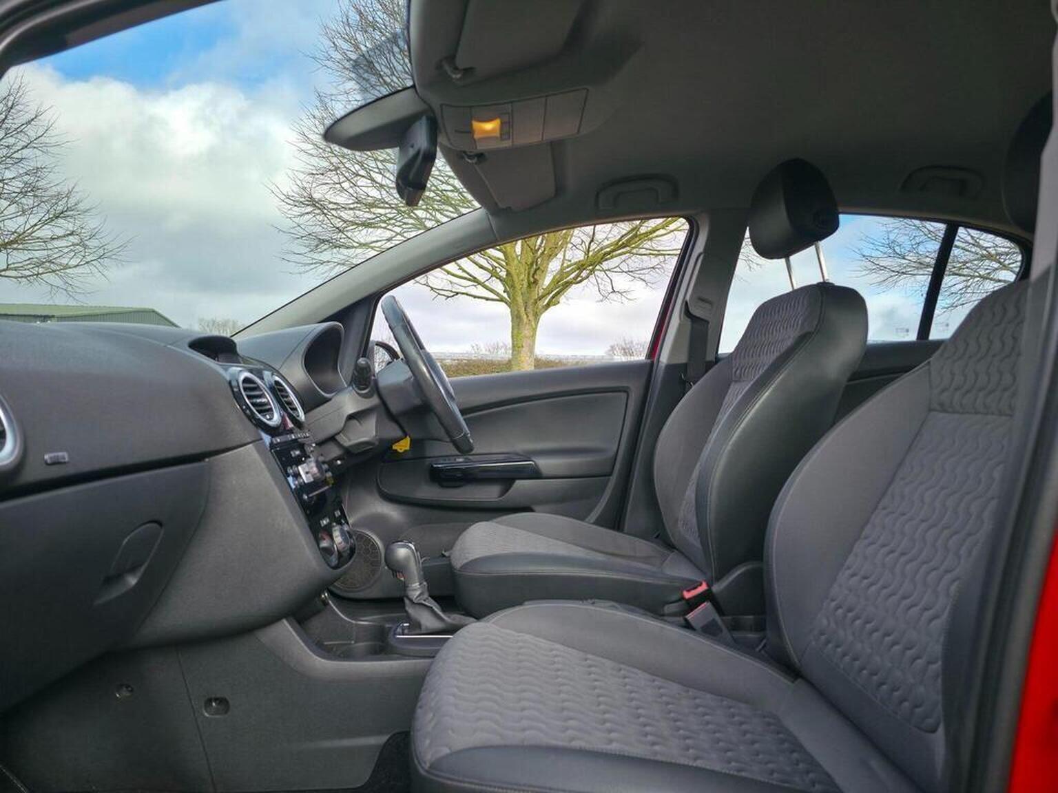 2013 Vauxhall Corsa image 24