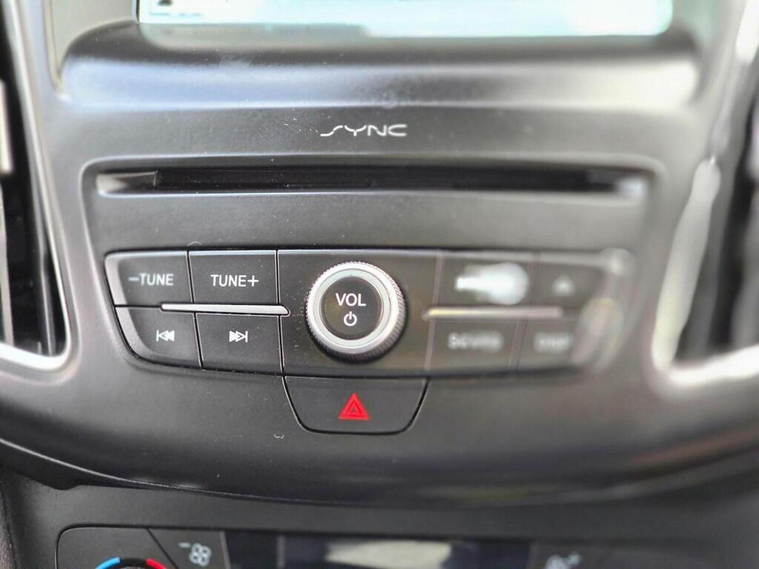 2017 Ford Focus image 38