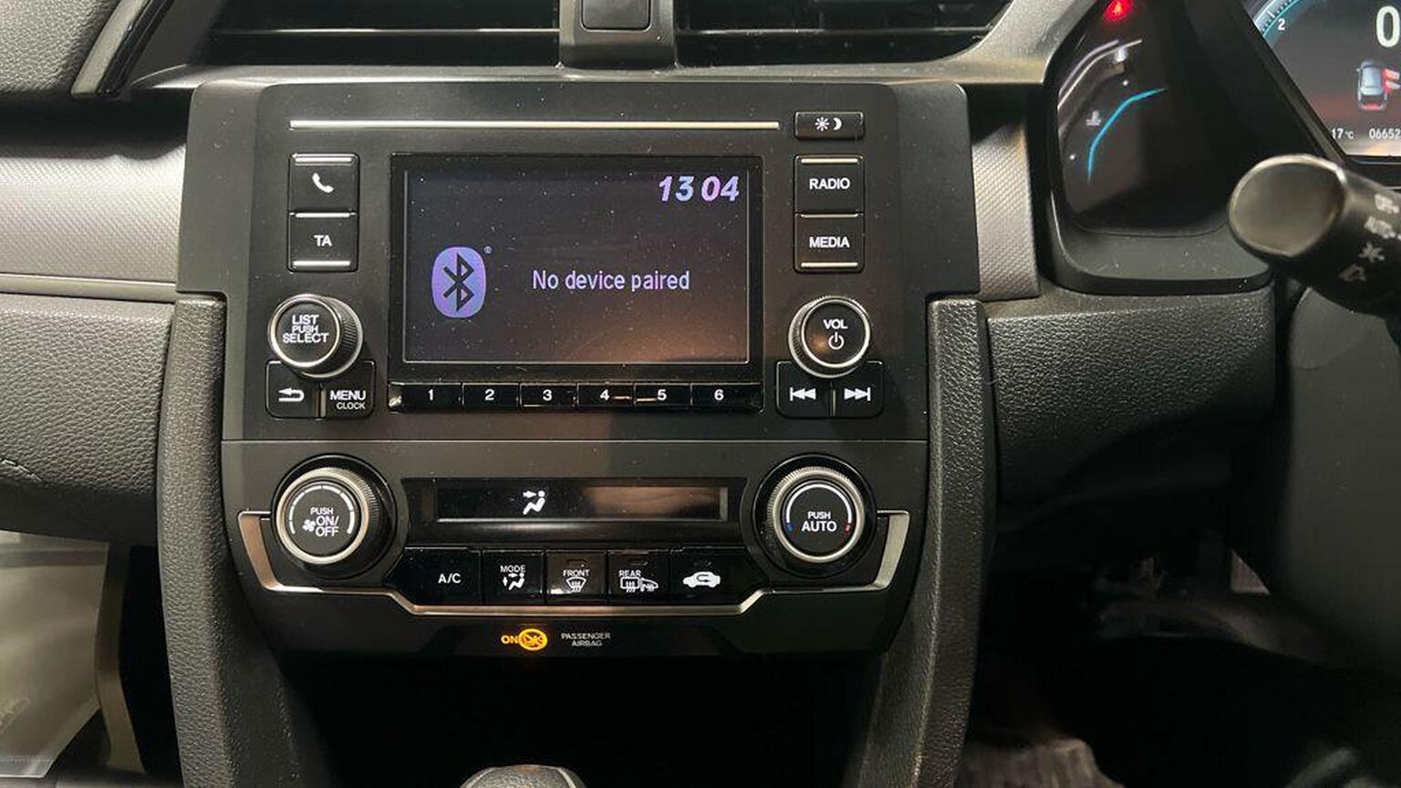 2018 Honda Civic image 13