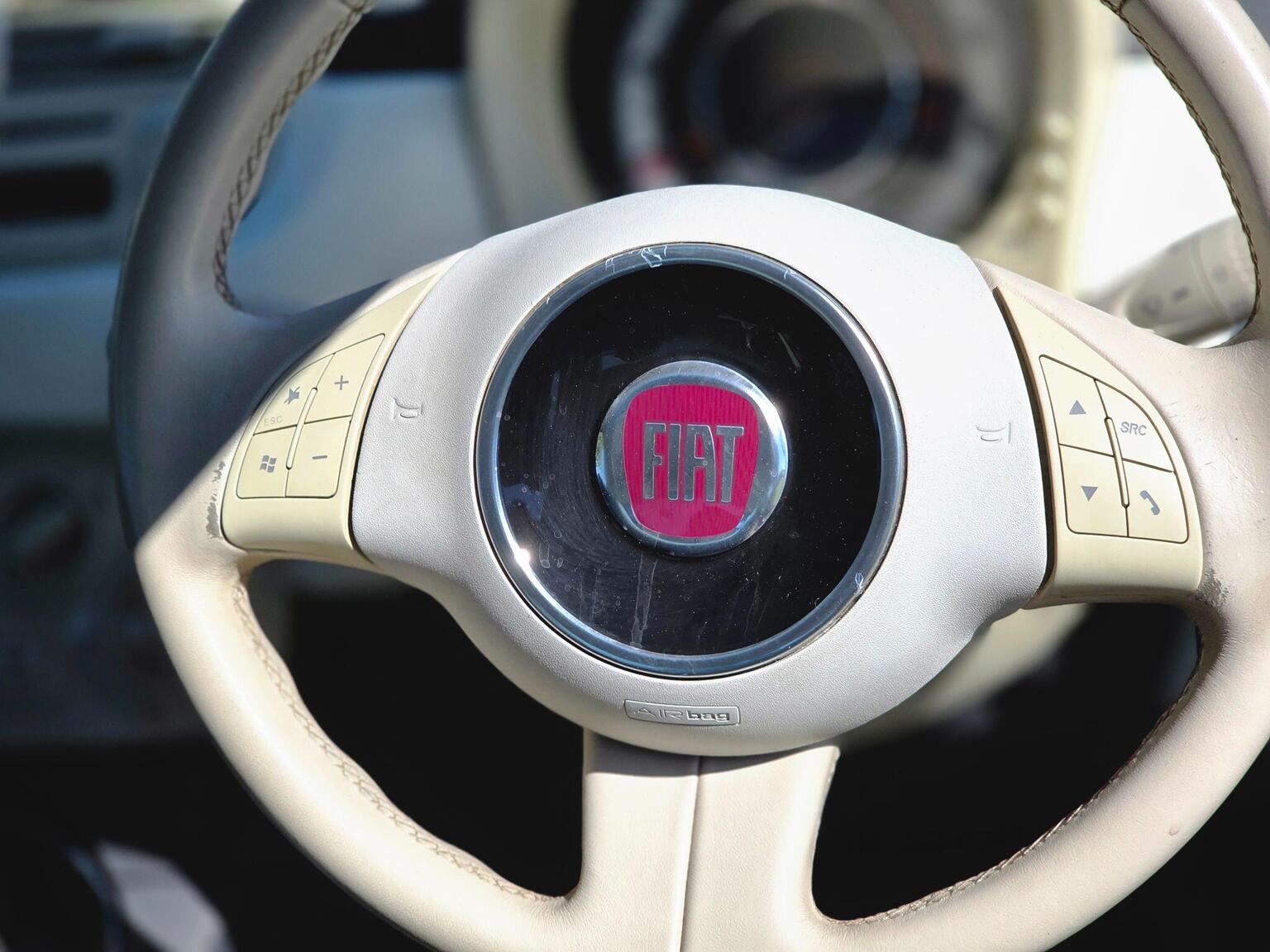 2012 Fiat 500 image 38