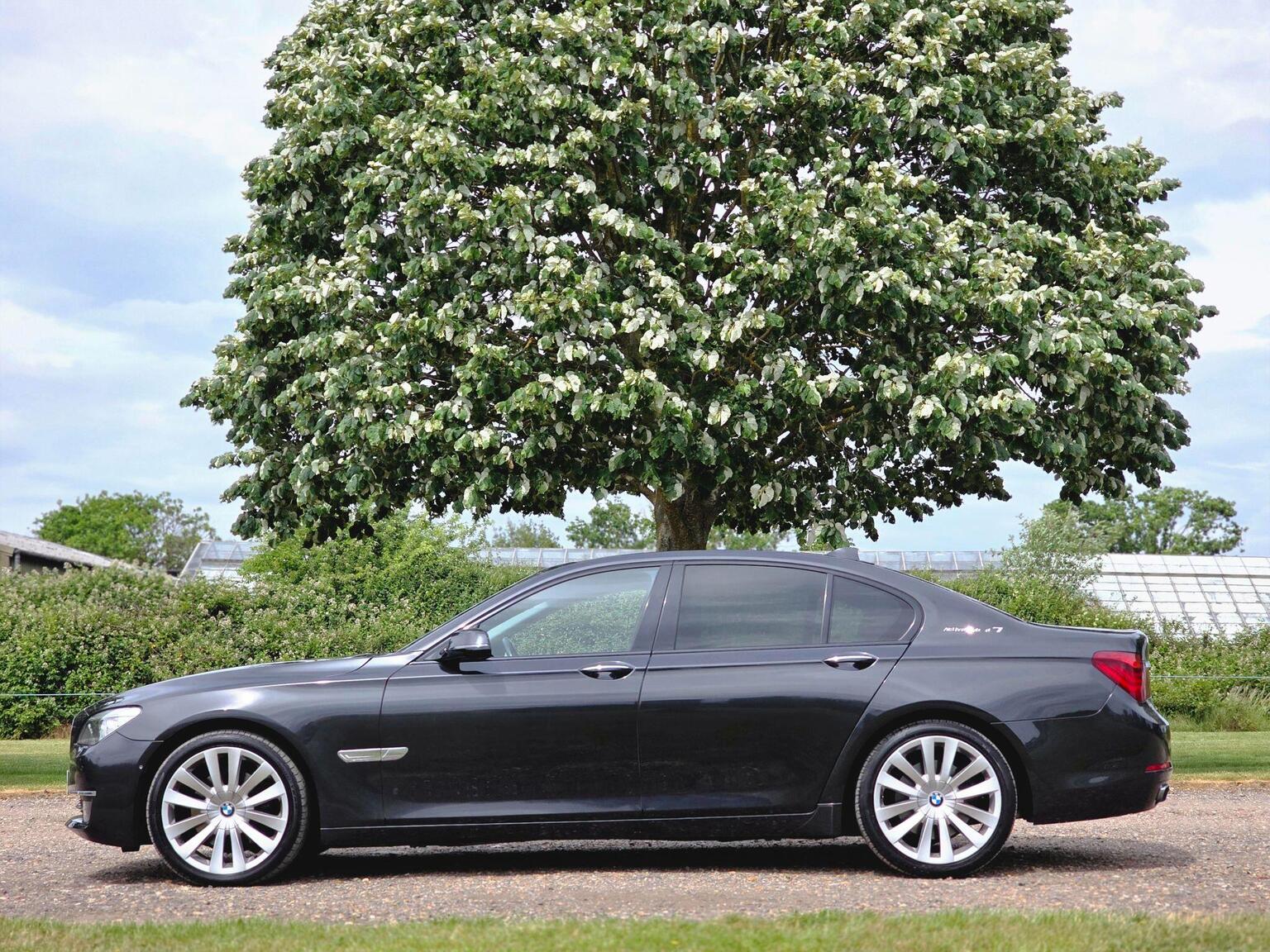 2013 BMW 7 Series image 13